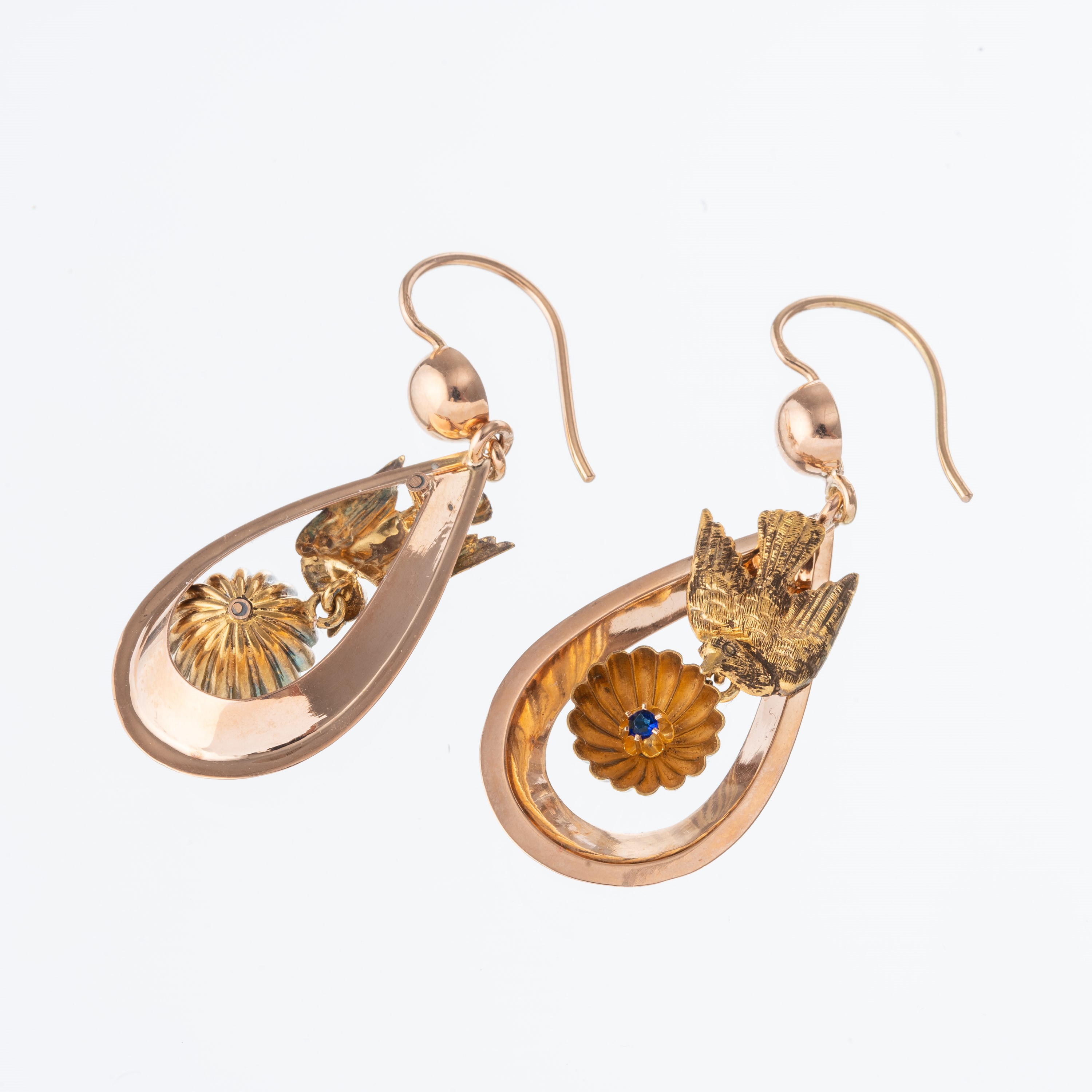 ORECCHINI CON UCCELLINI IN ORO ROSSO E GIALLO CON ZAFFIRI