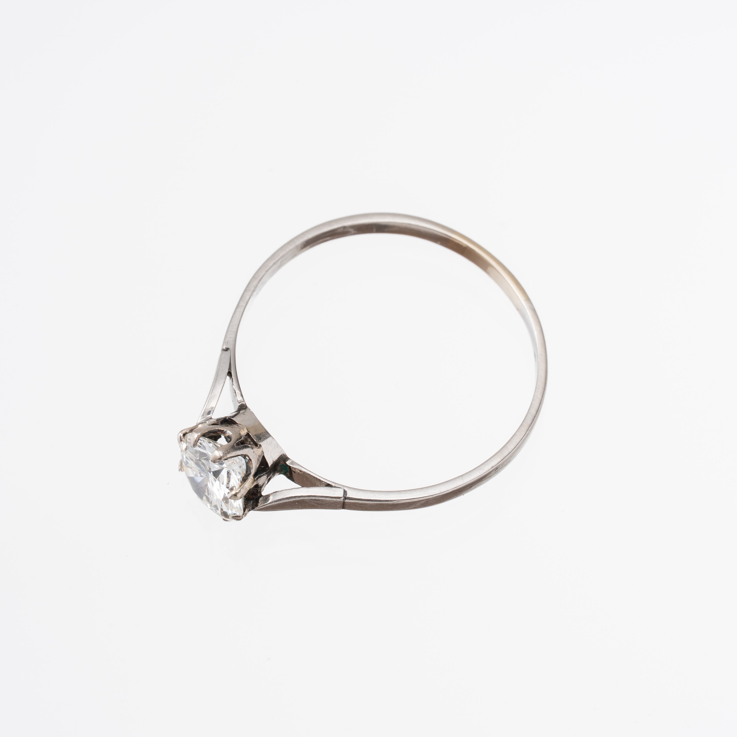 ANELLO IN ORO BIANCO 18KT E DIAMANTI MODERNO
