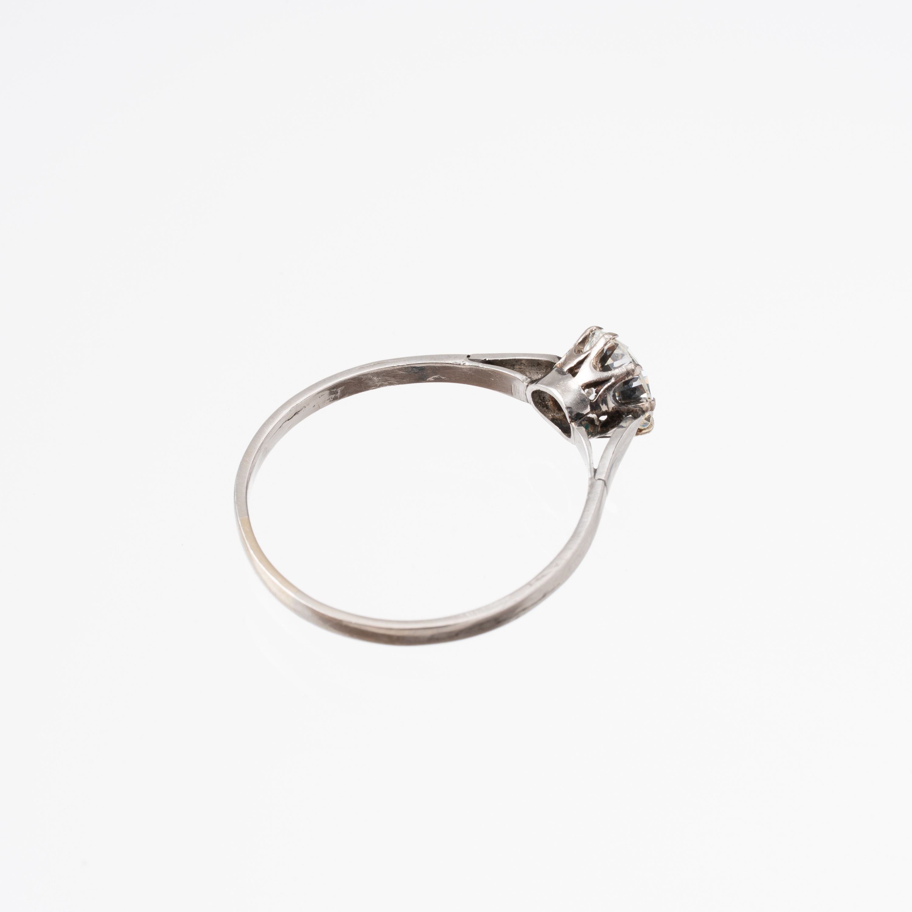 ANELLO IN ORO BIANCO 18KT E DIAMANTI MODERNO