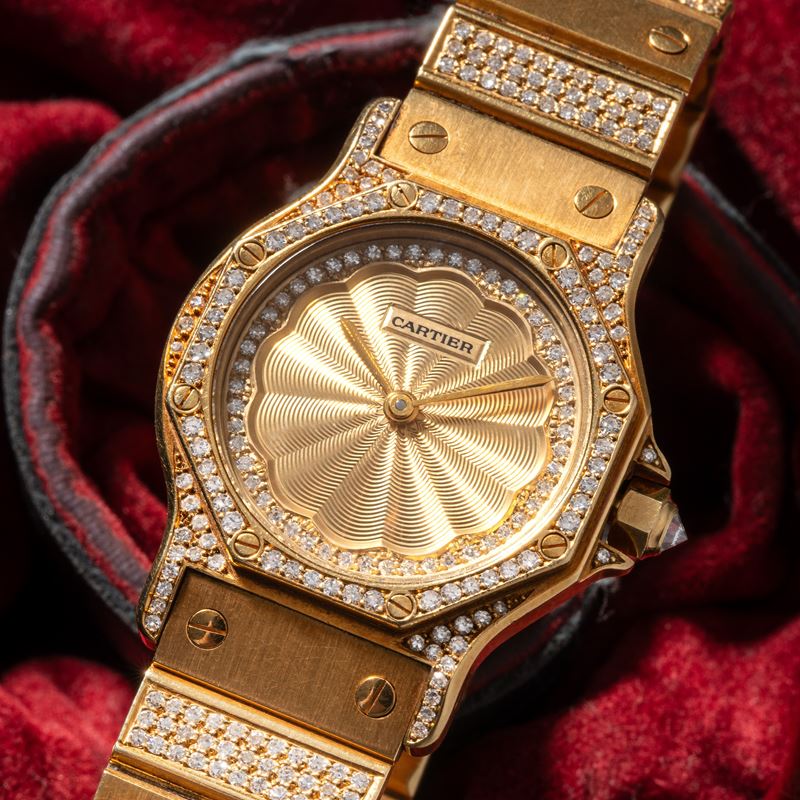 CARTIER - SANTOS 'MISS UNIVERSO'OROLOGIO IN ORO GIALLO 18KT E DIAMANTI A CARICA AUTOMATICA CON QU...