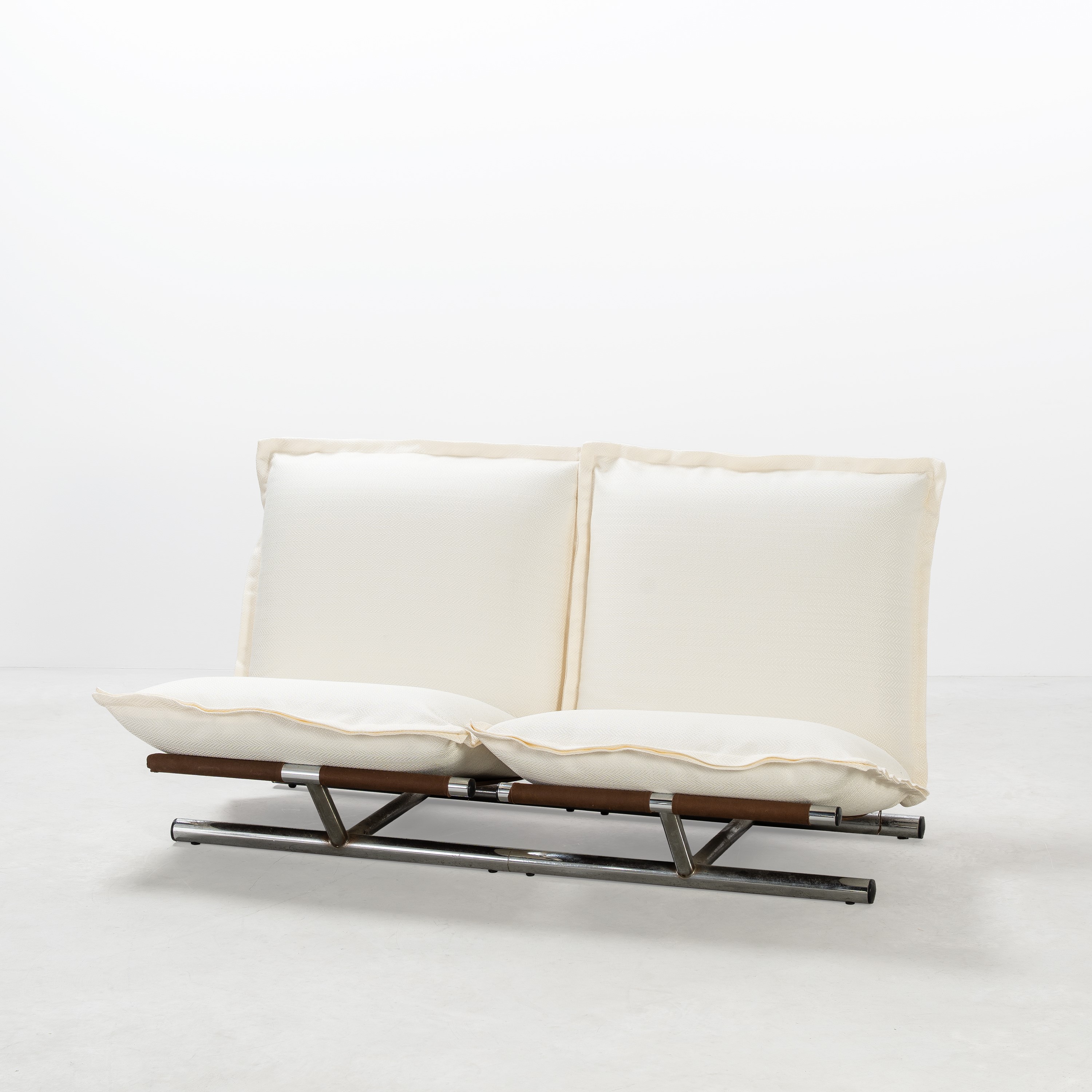 ROBERTO LUCCI E PAOLO ORLANDINI, DIVANO DUE POSTI E POLTRONA FARFALLE