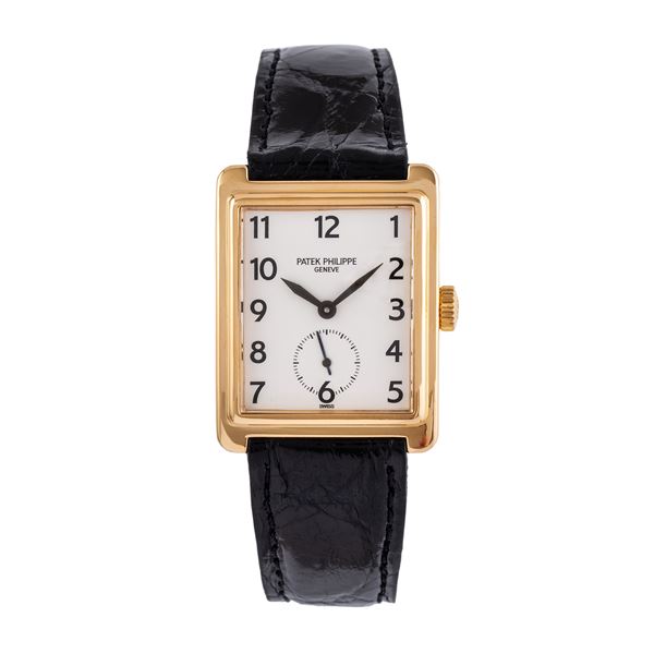 PATEK PHILIPPE - PATEK PHILIPPE - GONDOLO 18KT YELLOW GOLD WATCH WITH STEPPED CASE, SMALL SECONDS AT SIX O'CLOCK AND SILVER DIAL