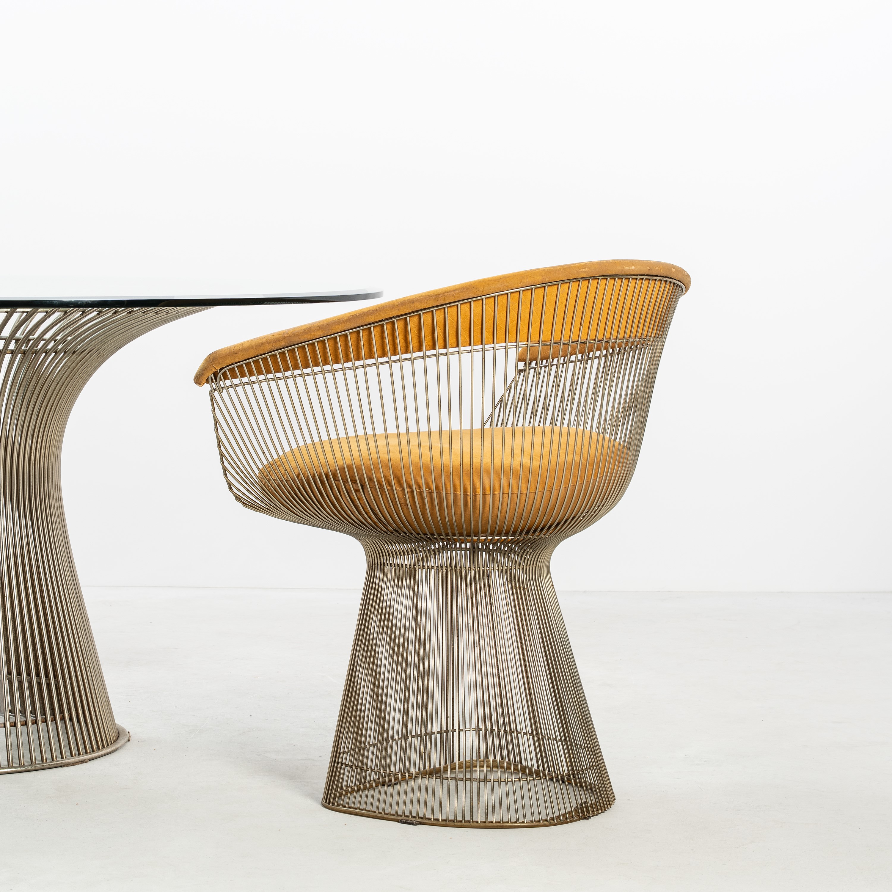 WARREN PLATNER, TAVOLO E QUATTRO SEDIE