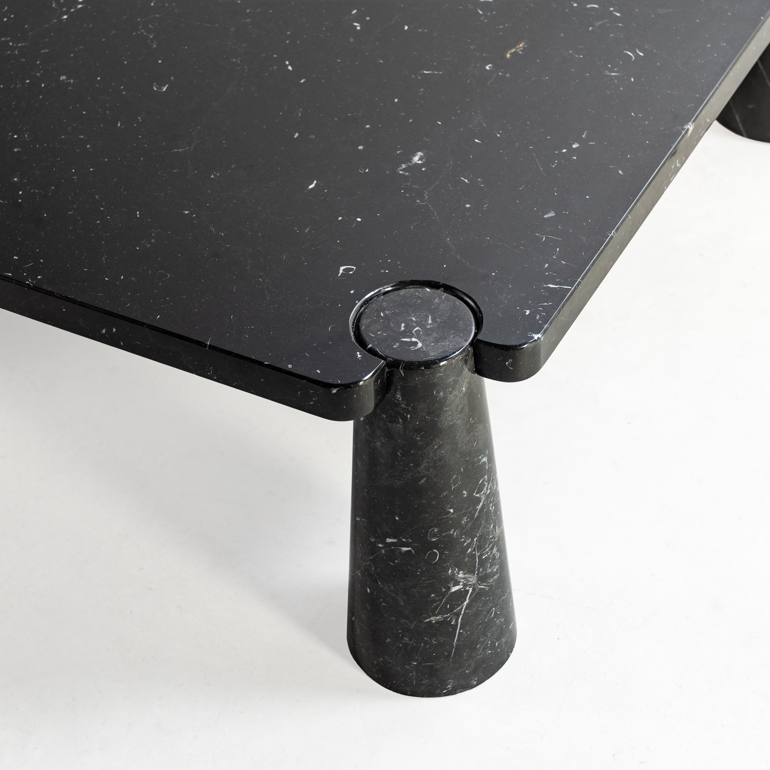 ANGELO MANGIAROTTI, TAVOLO BASSO 'EROS'