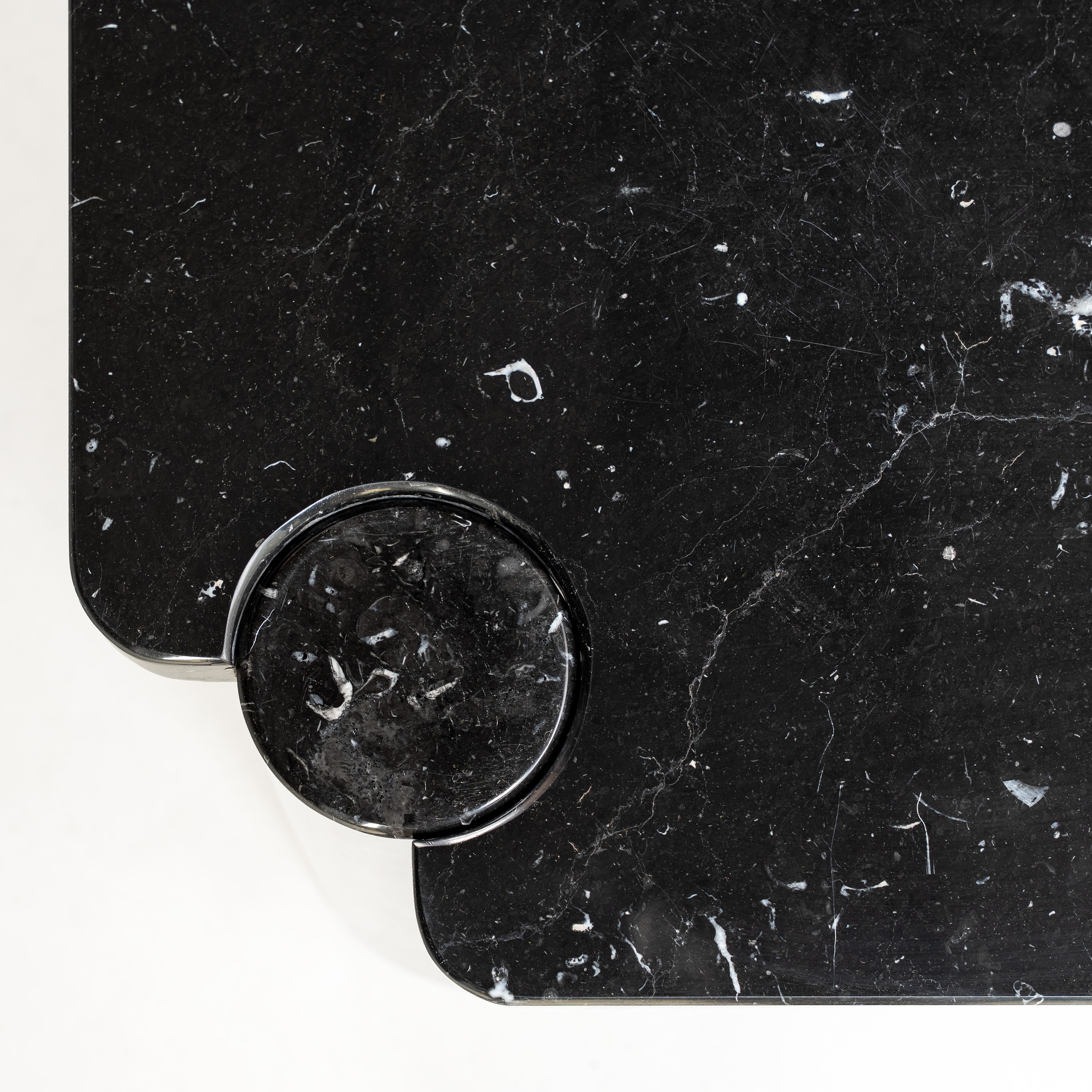 ANGELO MANGIAROTTI, TAVOLO BASSO 'EROS'