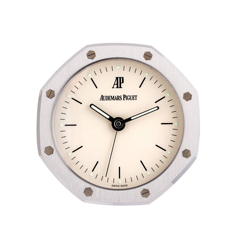 AUDEMARS PIGUET - PENDULETTE ROYAL OAKSVEGLIA AL QUARZO IN ACCIAIO CON QUADRANTE BIANCO