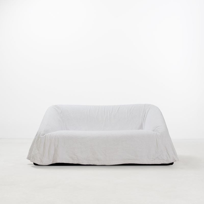 KAZUHIDE TAKAHAMA, DIVANO 'MANTILLA'