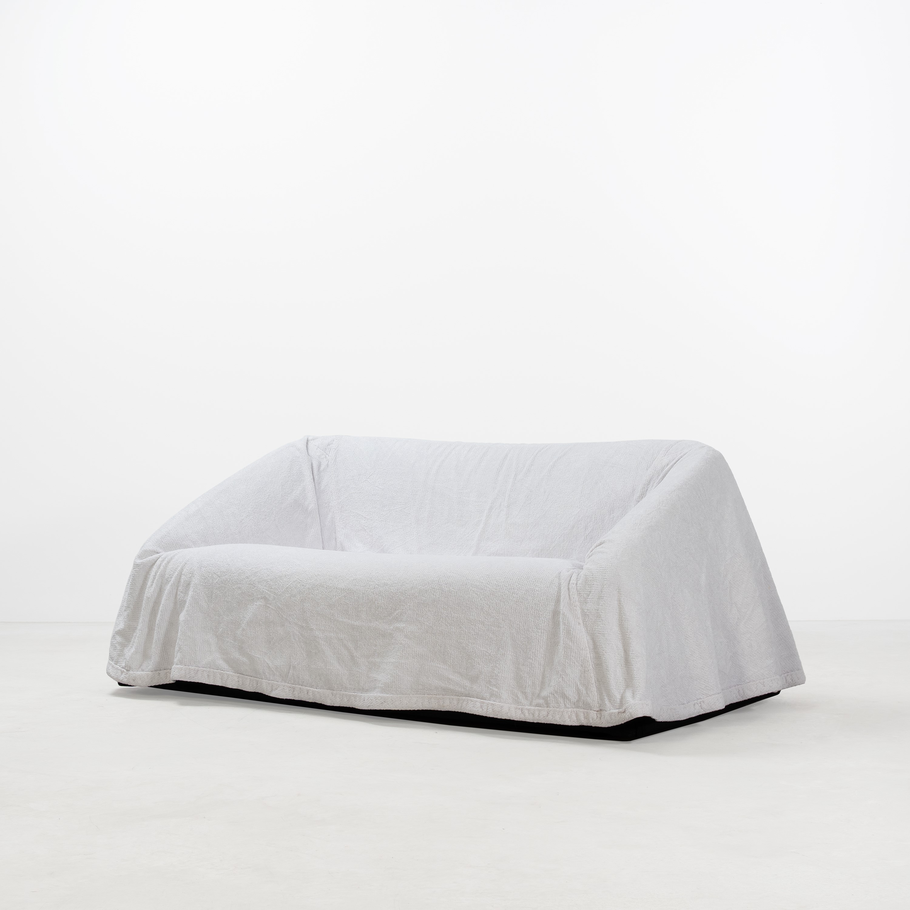 KAZUHIDE TAKAHAMA, DIVANO 'MANTILLA'