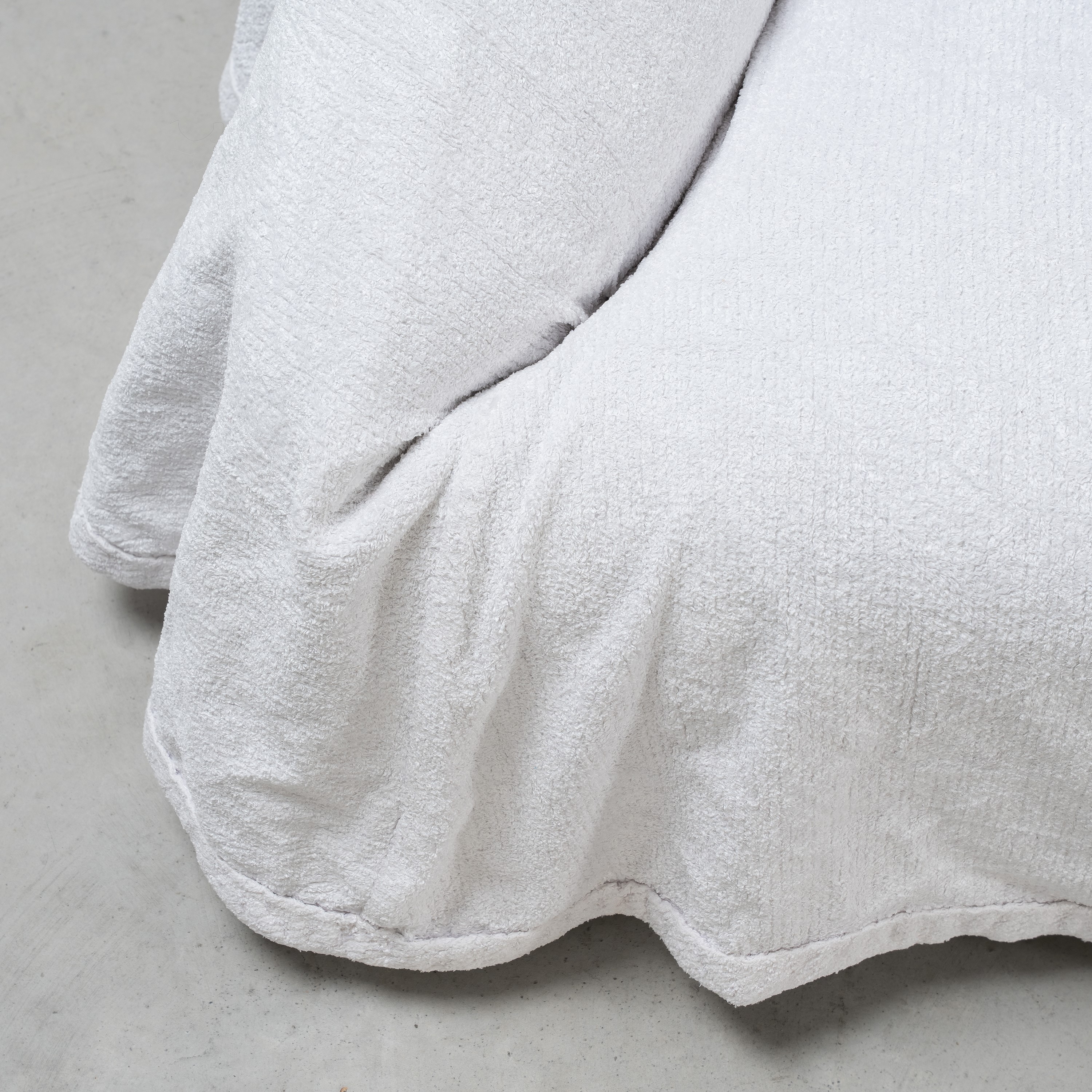 KAZUHIDE TAKAHAMA, DIVANO 'MANTILLA'