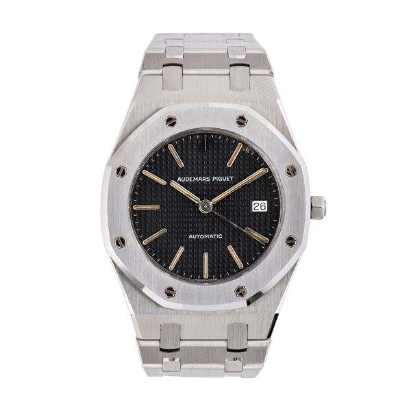 AUDEMARS PIGUET - AUDEMARS PIGUET - ROYAL OAK STEEL AUTOMATIC WINDING  WATCH WITH BLACK DIAL AND DATE WINDOW AT THREE O'CLOCK