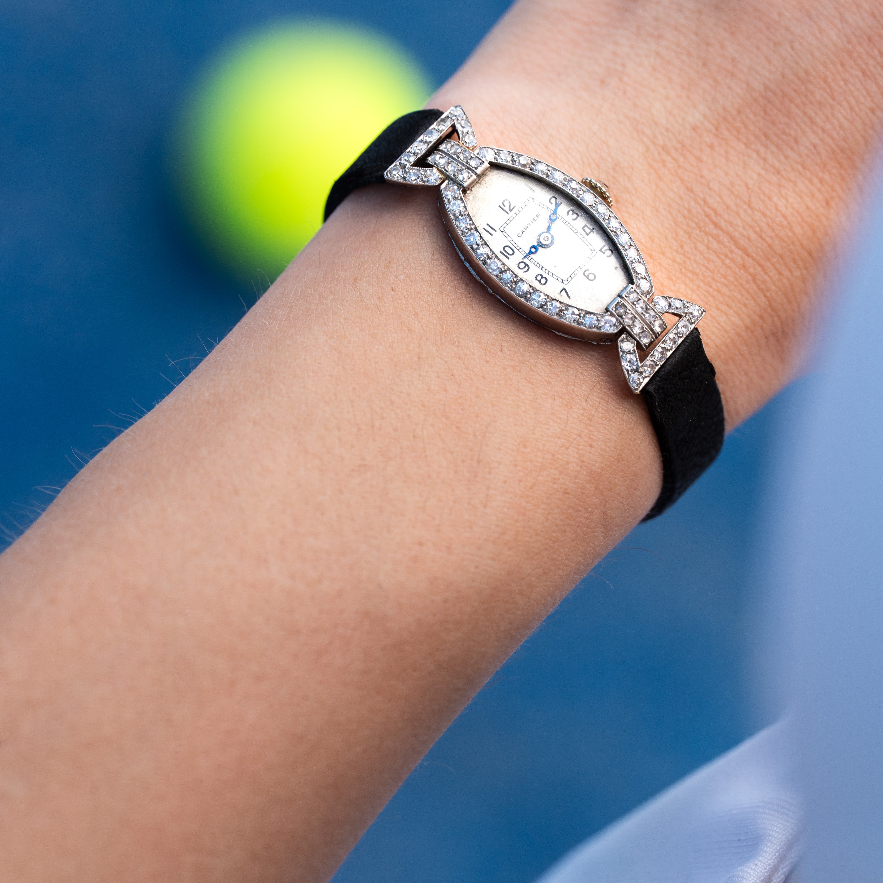 CARTIER - TONNEAUOROLOGIO SOLO TEMPO A CARICA MANUALE IN PLATINO CON QUADRANTE BIANCO E CASSA DIA...