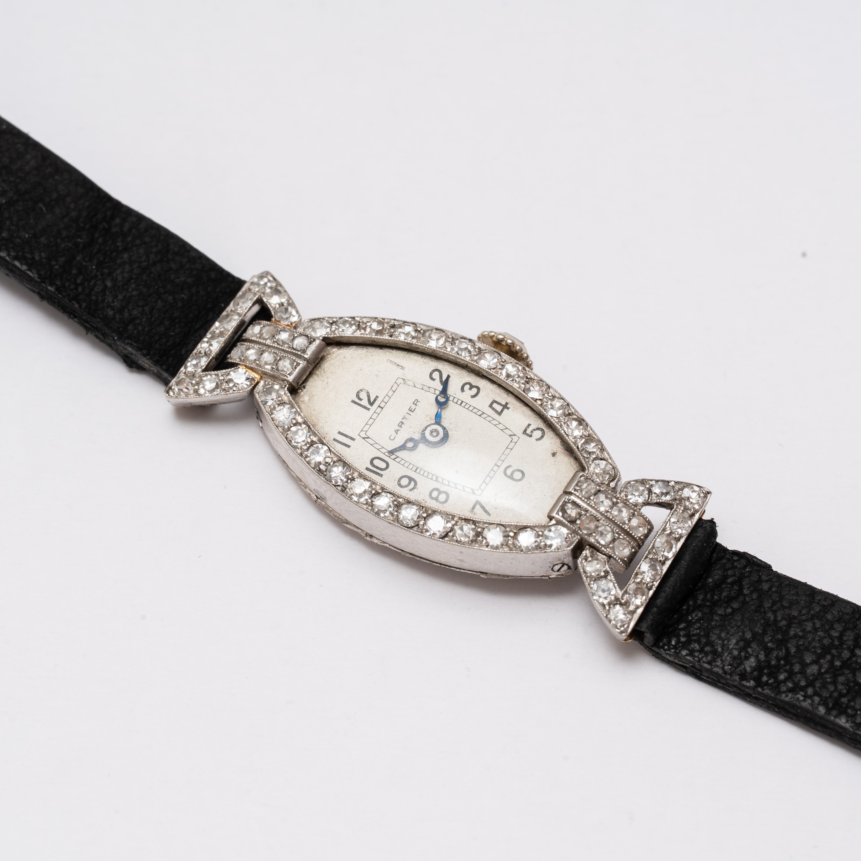 CARTIER - TONNEAUOROLOGIO SOLO TEMPO A CARICA MANUALE IN PLATINO CON QUADRANTE BIANCO E CASSA DIA...