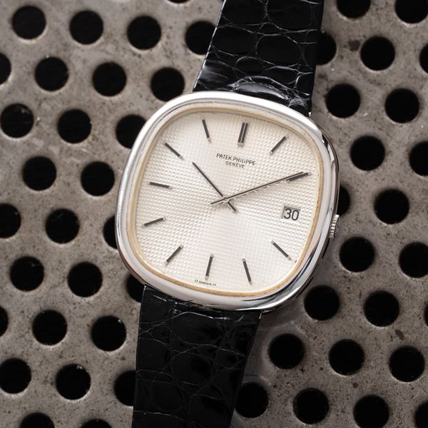 PATEK PHILIPPE - CALATRAVA AUTOMATIC WINDING 18KT WHITE GOLD WATCH WITH WHITE SIGMA DIAL AND DATE WINDOW  [..]