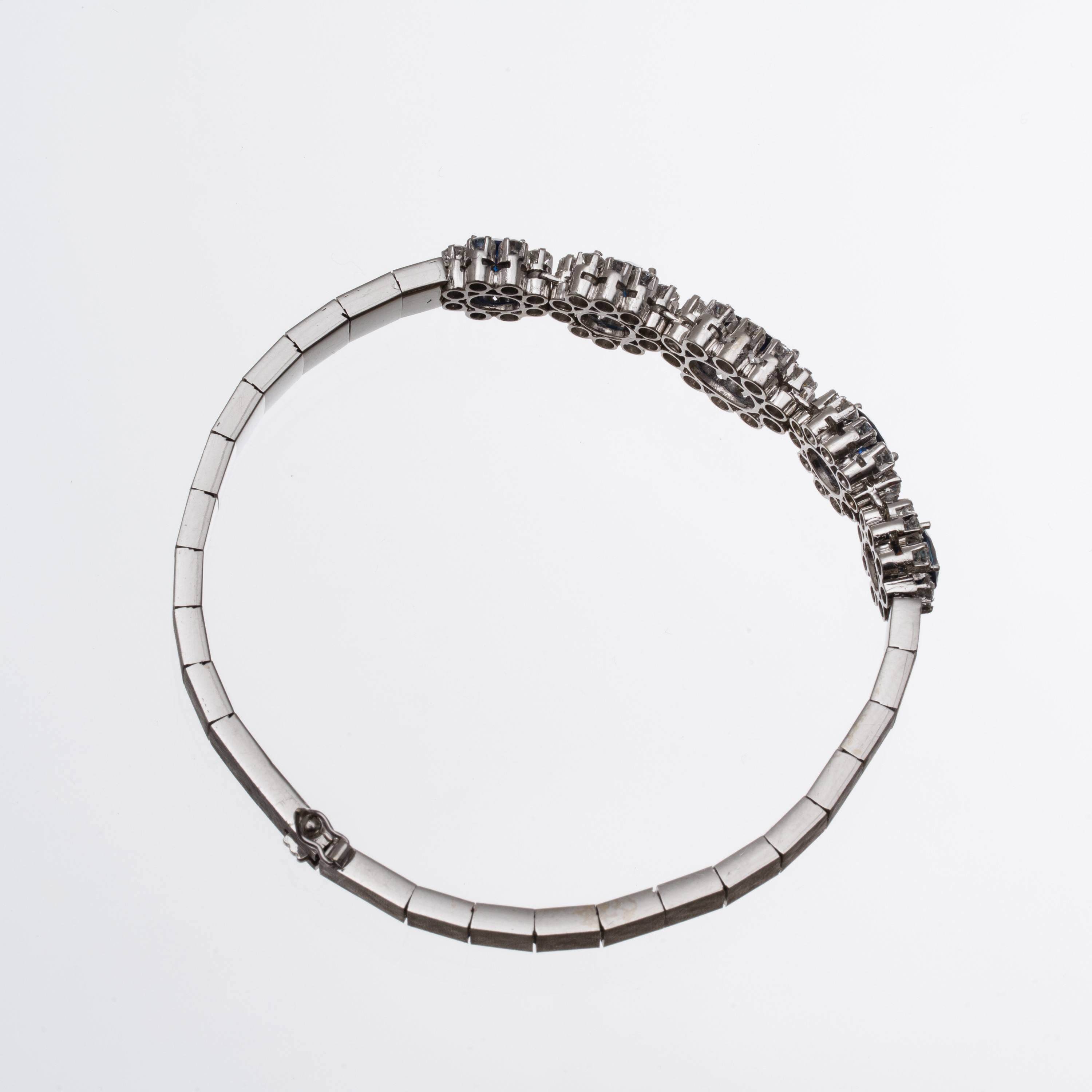 PARURE IN ORO BIANCO 18 KT CON ANELLO E BRACCIALE CON ZAFFIRI E BRILLANTI