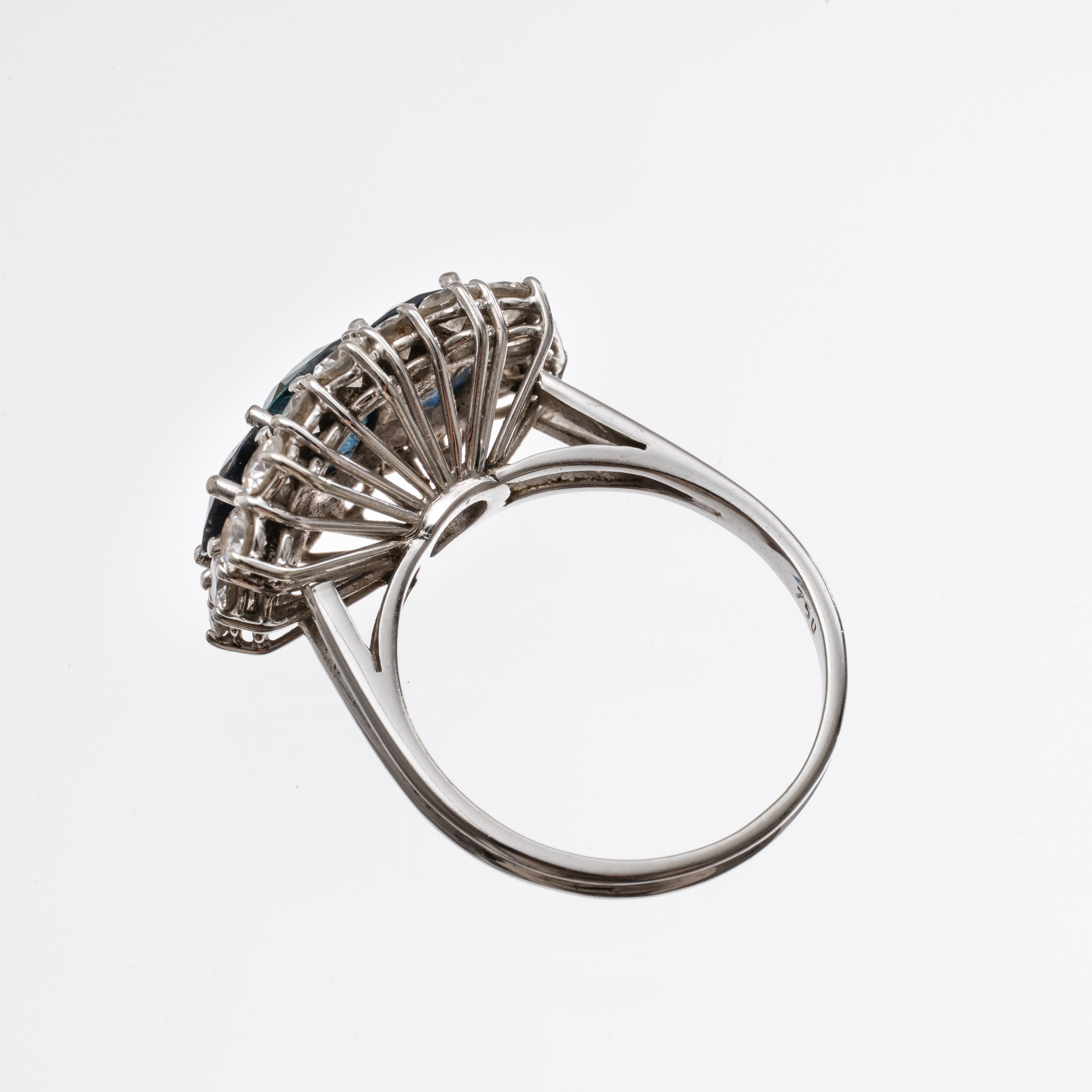 PARURE IN ORO BIANCO 18 KT CON ANELLO E BRACCIALE CON ZAFFIRI E BRILLANTI