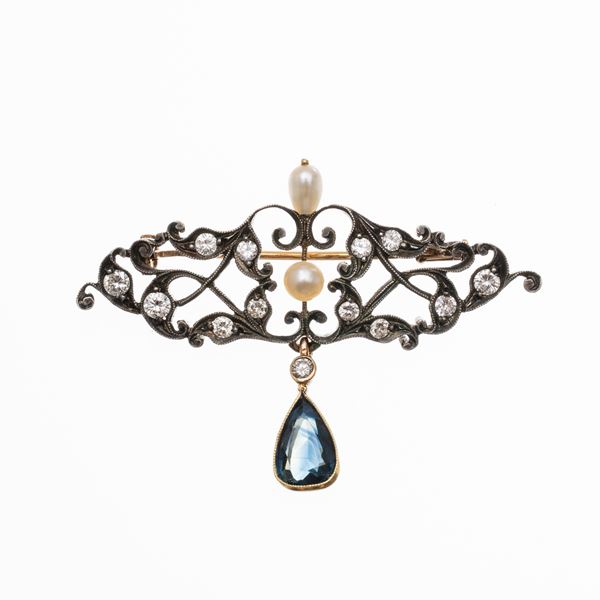 18 KT YELLOW GOLD AND SILVER BROOCH WITH BRILLIANT-CUT DIAMONDS AND SAPPHIRE TEARDROP