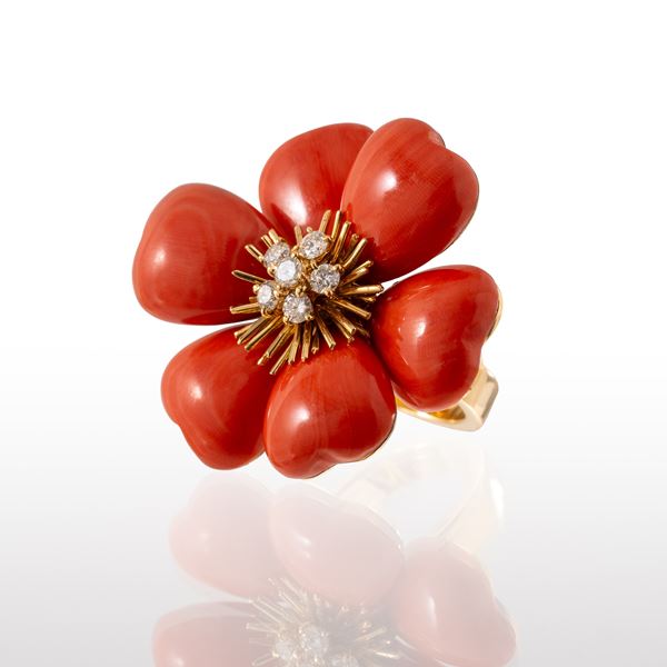 18 KT GOLD FLOWER-SHAPED RING WITH CORAL