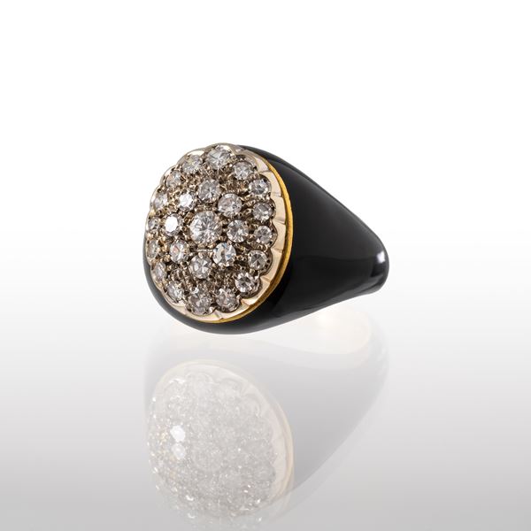 ANELLO IN ORO GIALLO 18 KT, DIAMANTI TAGLIO BRILLANTE E SMALTO NERO