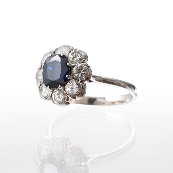 ANELLO IN ORO BIANCO 18 KT CON ZAFFIRO E DIAMANTI TAGLIO BRILLANTE