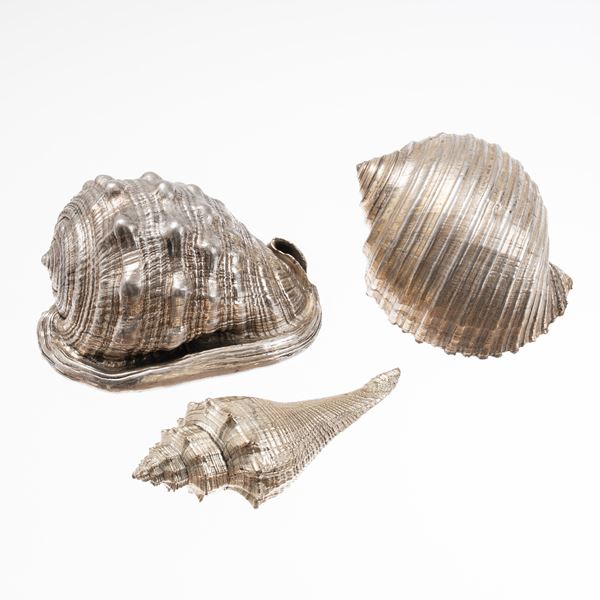 M. BUCCELLATI - M. BUCCELLATI - TRE CONCHIGLIE RIVESTITE IN ARGENTO