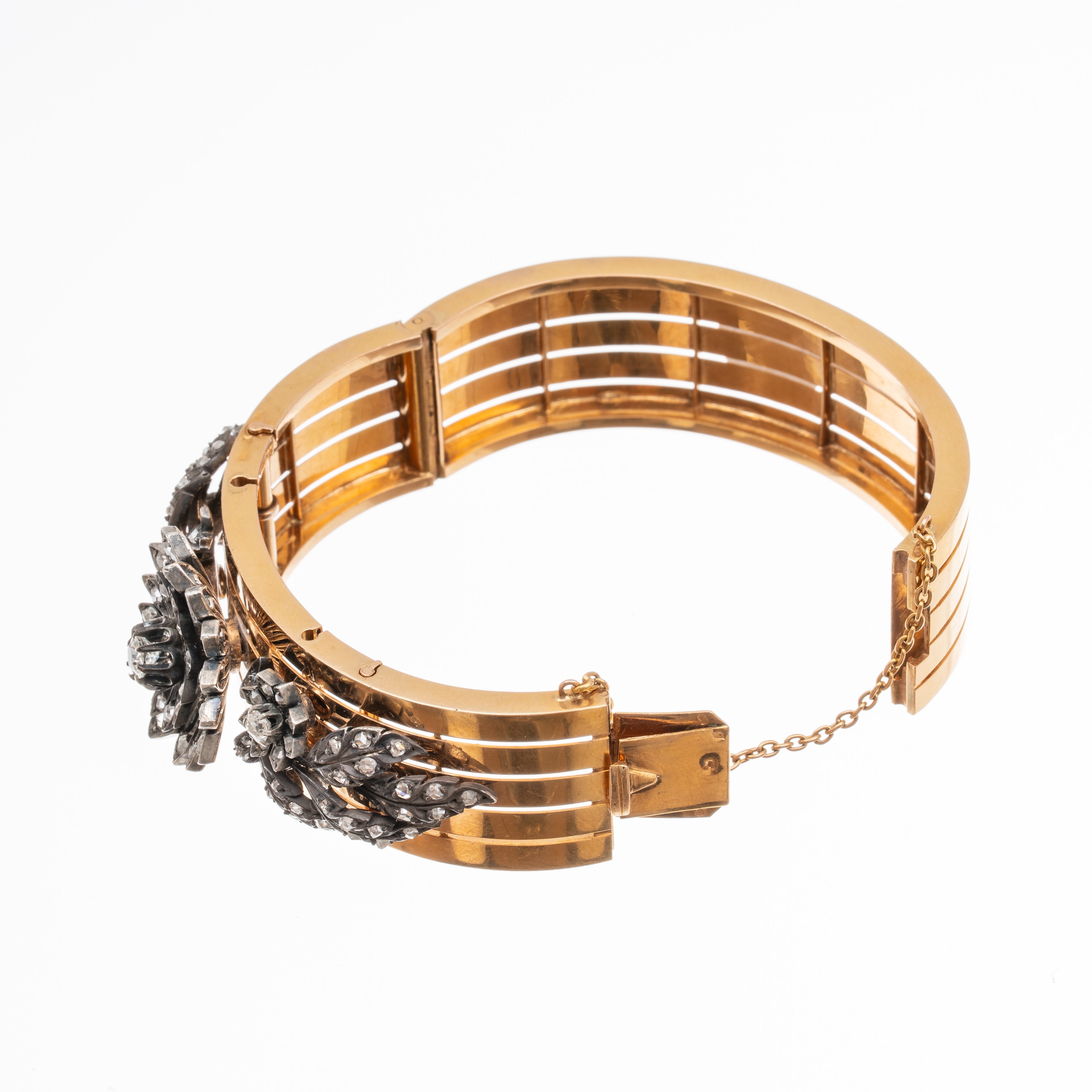 BRACCIALE FRANCESE IN ORO GIALLO 18 KT CON MOTIVI FLOREALI TREMBLANT IN ARGENTO E DIAMANTI
