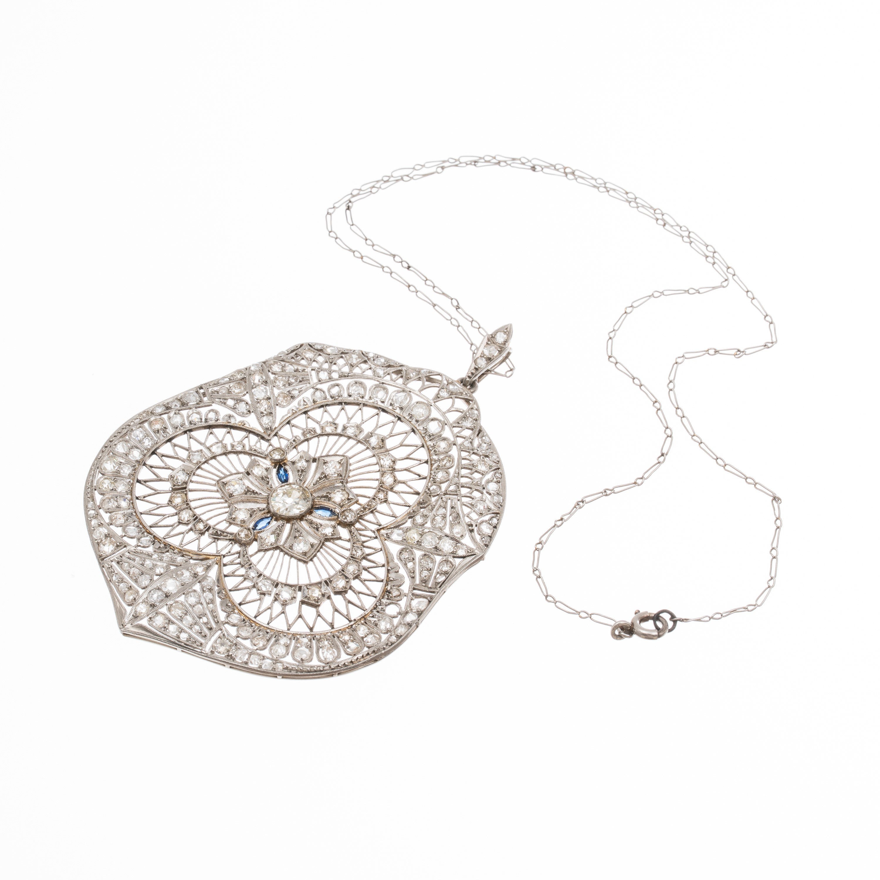 CIONDOLO FRANCESE IN PLATINO LAVORATO A MERLETTO CON DIAMANTI