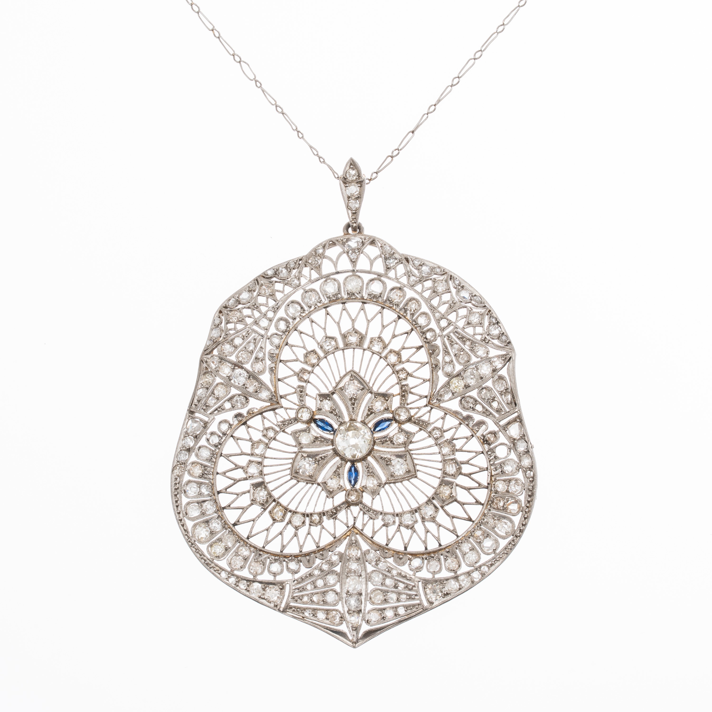 CIONDOLO FRANCESE IN PLATINO LAVORATO A MERLETTO CON DIAMANTI