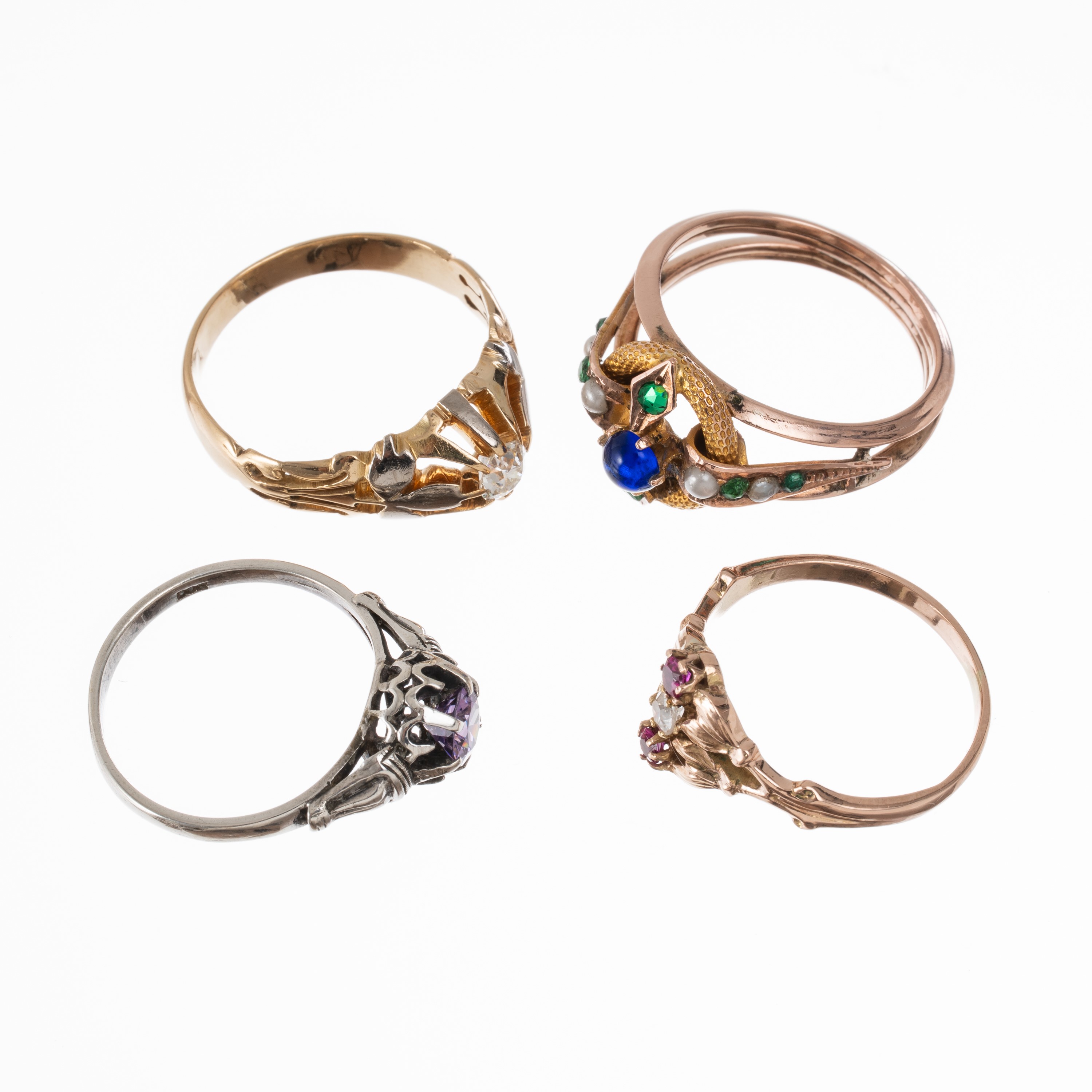 LOTTO DI 8 ANELLI IN ORO