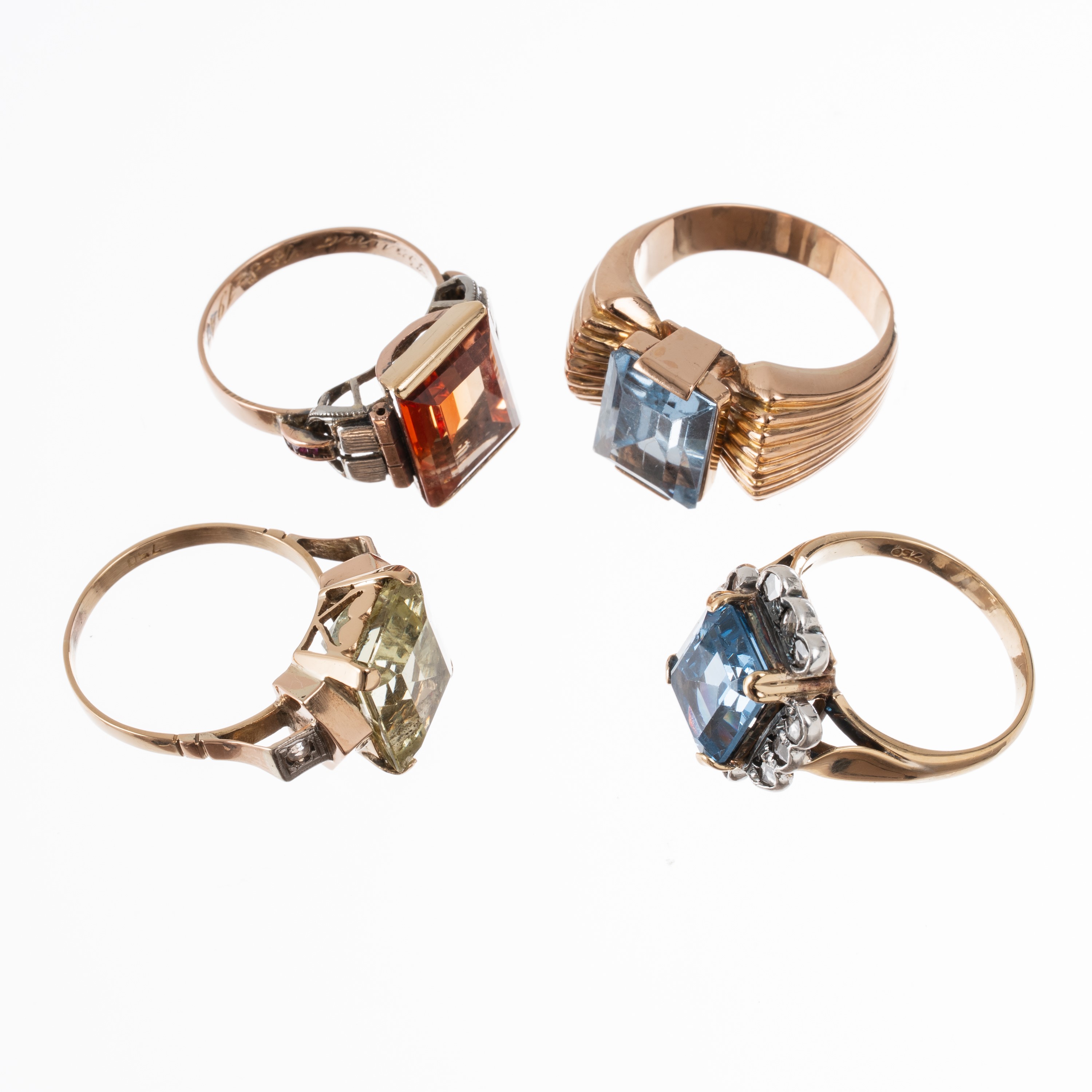 LOTTO DI 8 ANELLI IN ORO