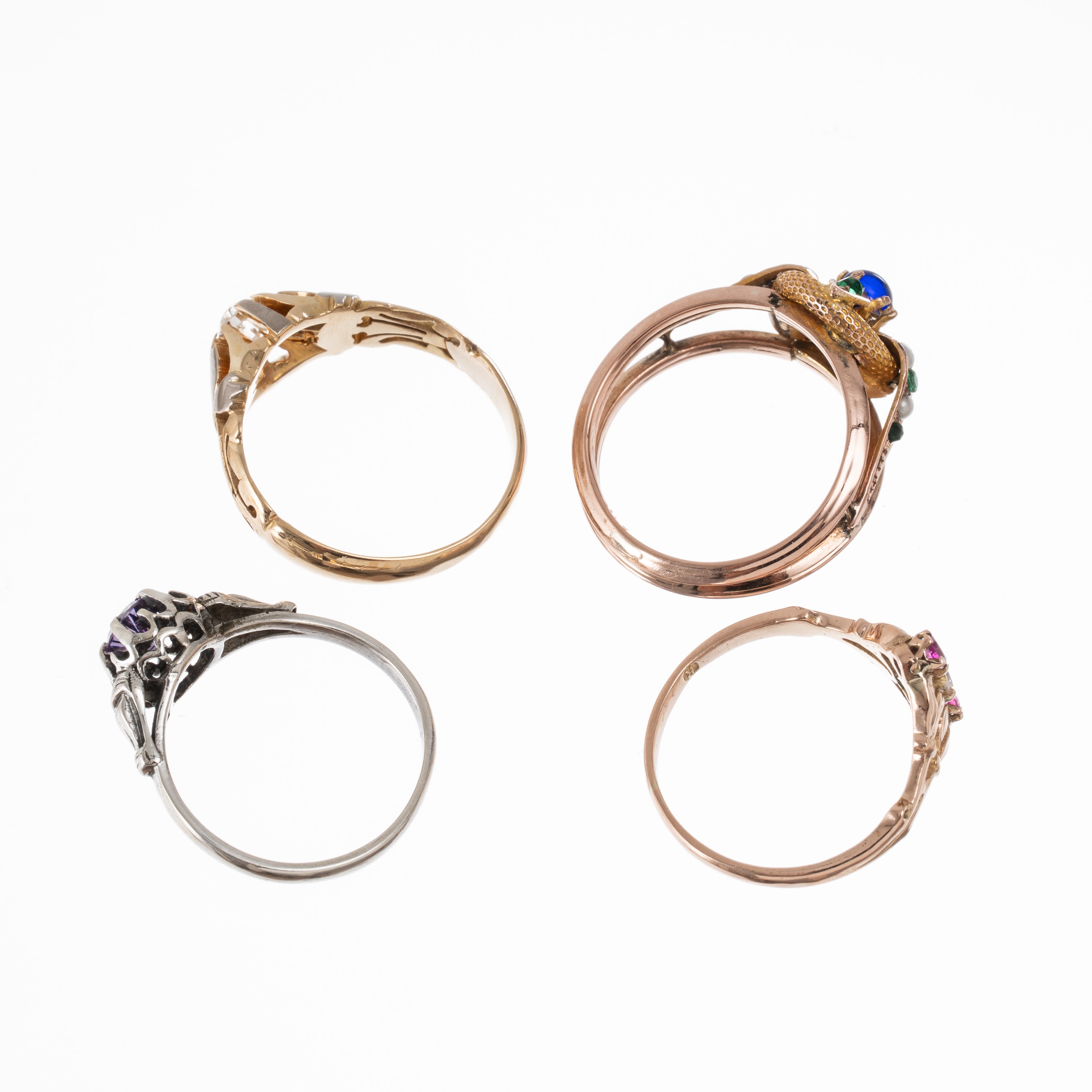 LOTTO DI 8 ANELLI IN ORO