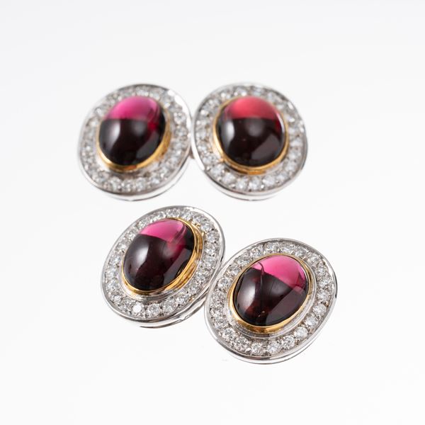 18 KT YELLOW AND WHITE GOLD CUFFLINKS WITH CABOCHON GARNETS AND BRILLIANT-CUT DIAMONDS