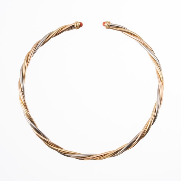 CARTIER - CARTIER - GIROCOLLO IN TRE ORI 18 KT E DUE CORALLI CABOCHON