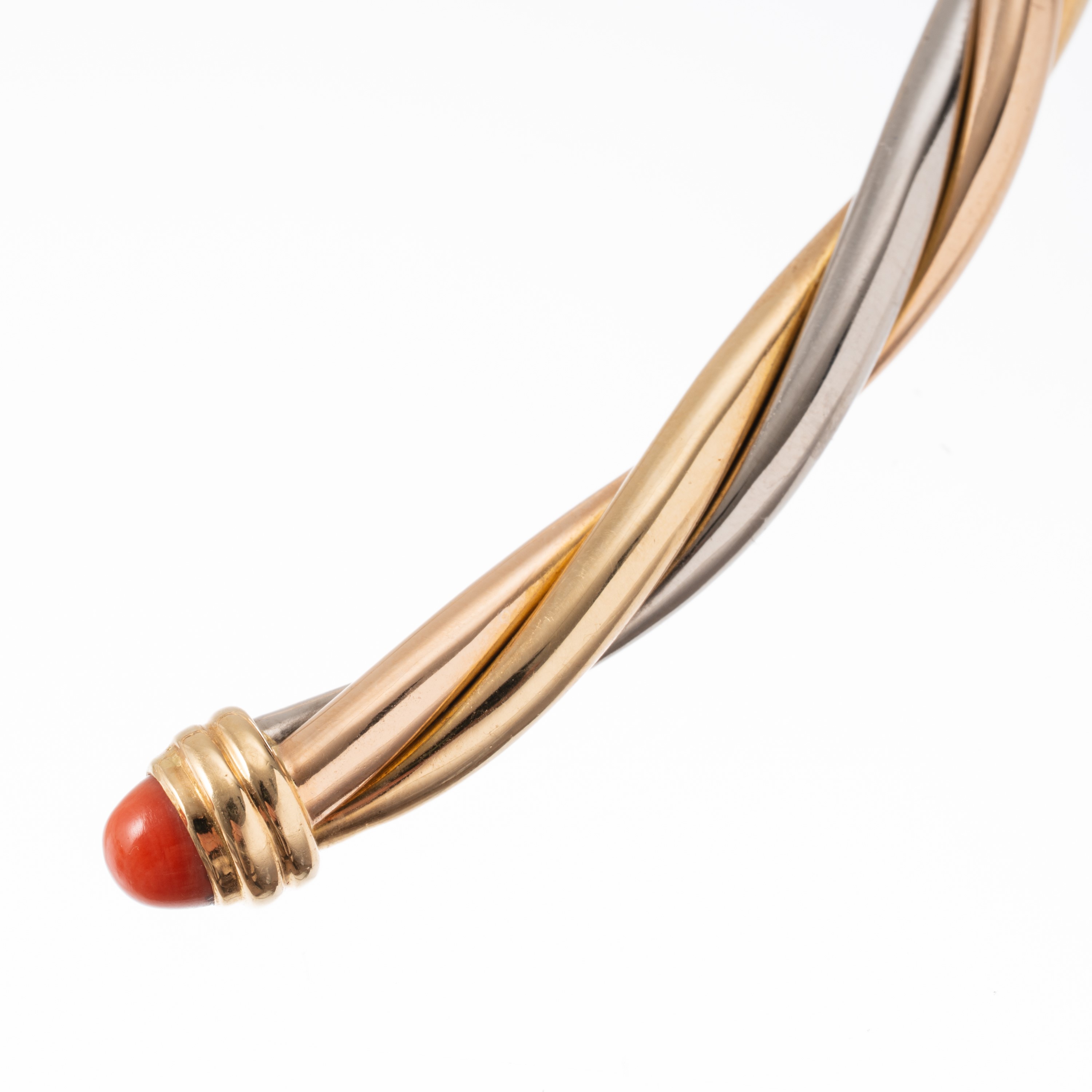 CARTIER - GIROCOLLO IN TRE ORI 18 KT E DUE CORALLI CABOCHON