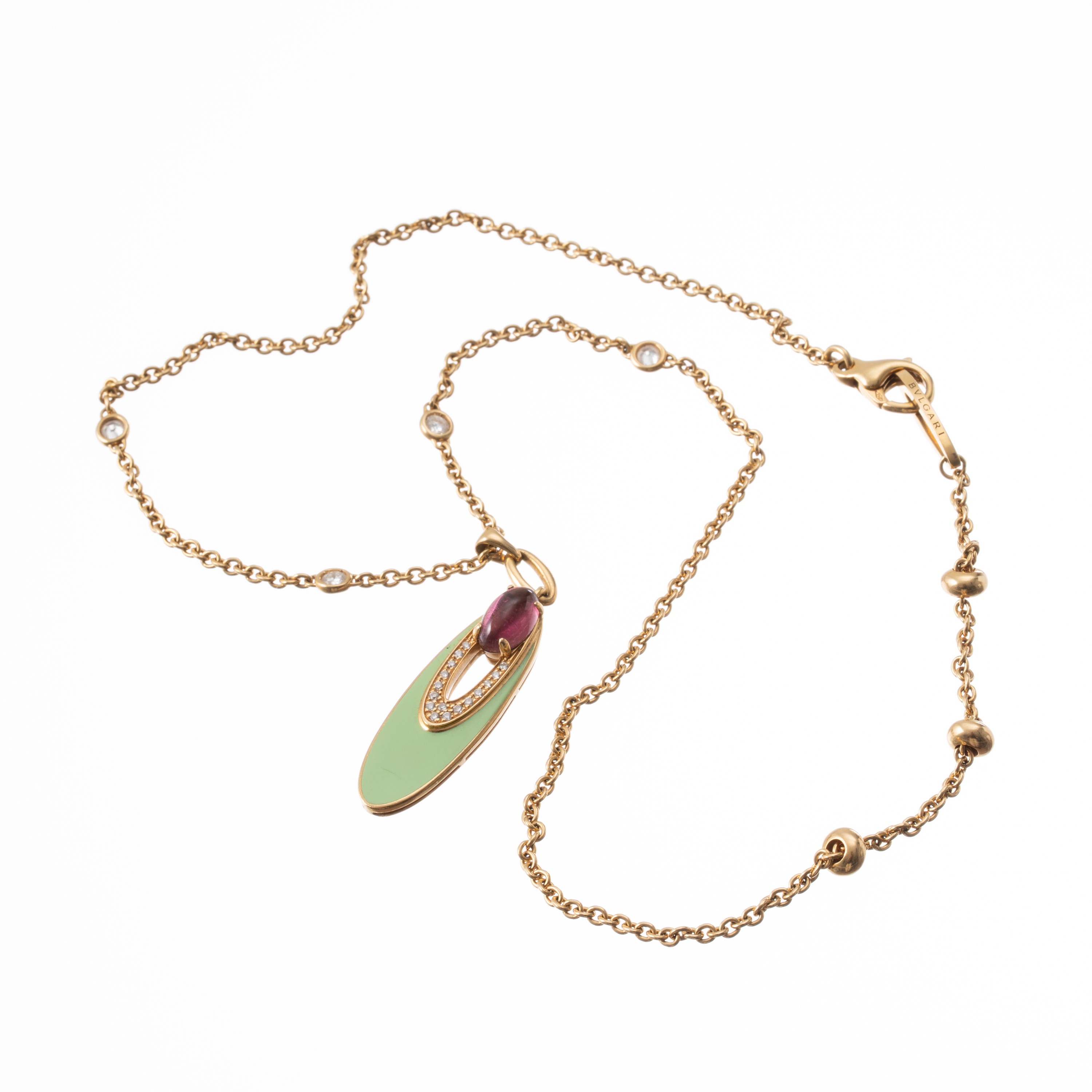 BULGARI - COLLANA MODELLO ELISIA IN ORO GIALLO 18 KT E TORMALINA CABOCHON ROSA, SMALTO VERDE E CO...