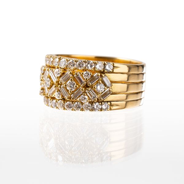 ANELLO IN ORO GIALLO 18 KT CON DIAMANTI TAGLIO BRILLANTE