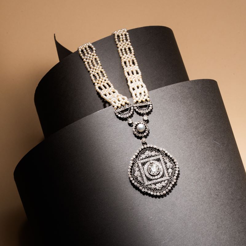 COLLANA IN PLATINO PERLE E DIAMANTI