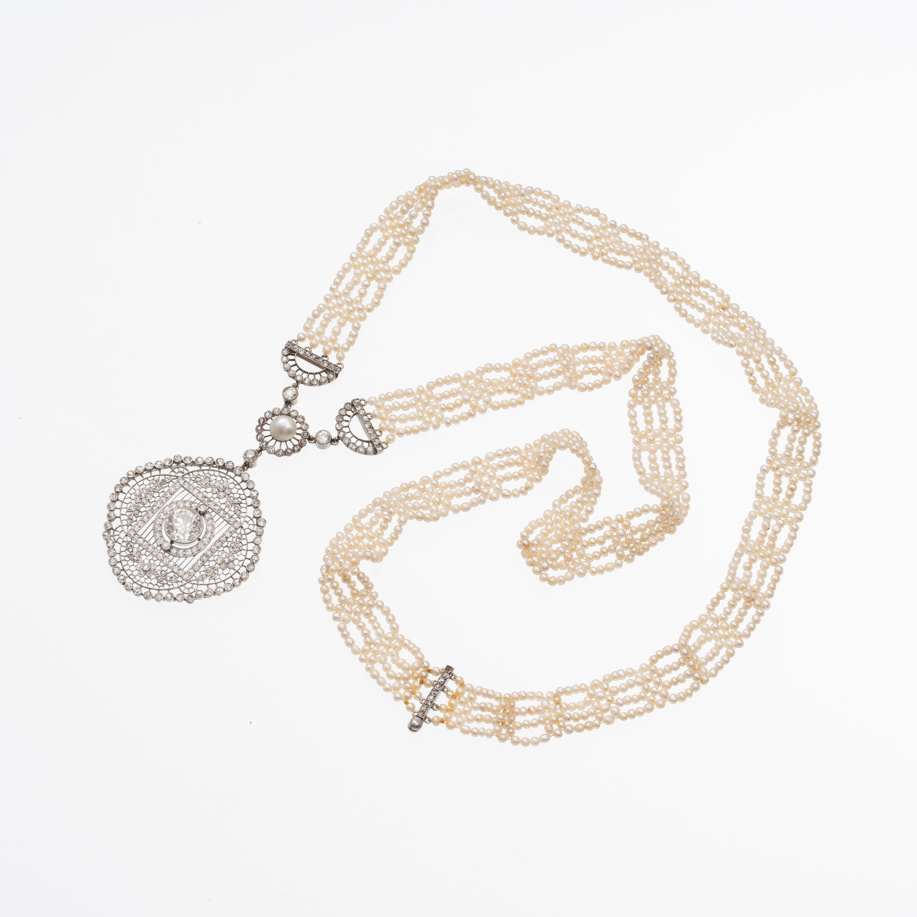 COLLANA IN PLATINO PERLE E DIAMANTI