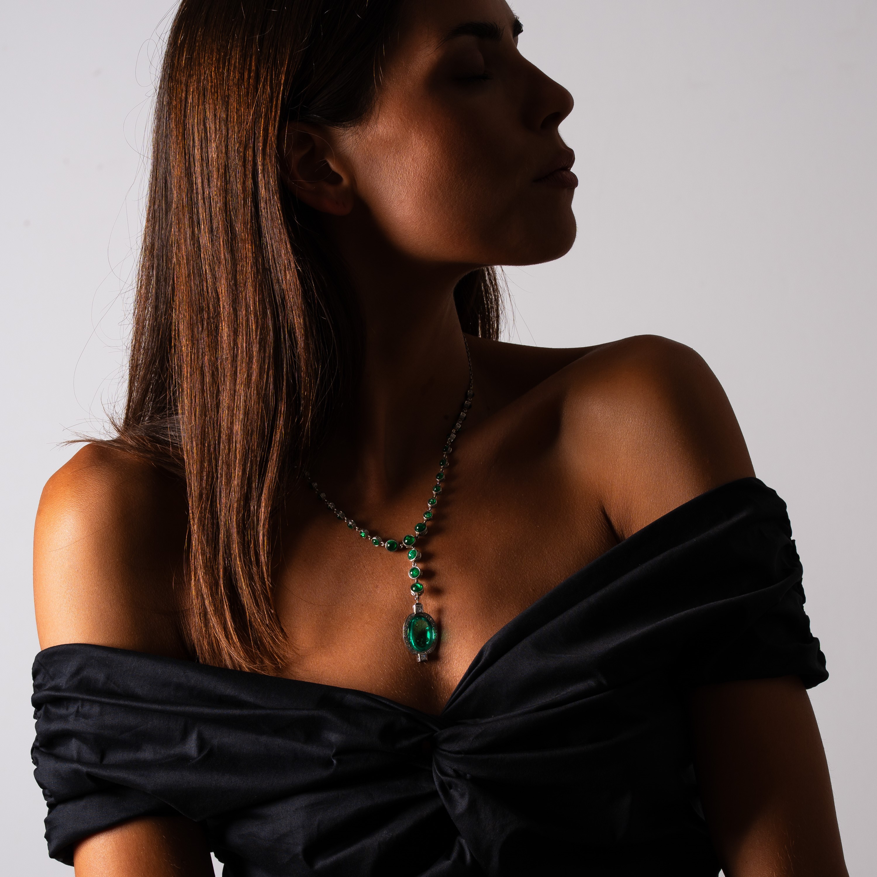 COLLANA IN SMERALDI CHABOCON E DIAMANTI E ORO BIANCO 18 KT