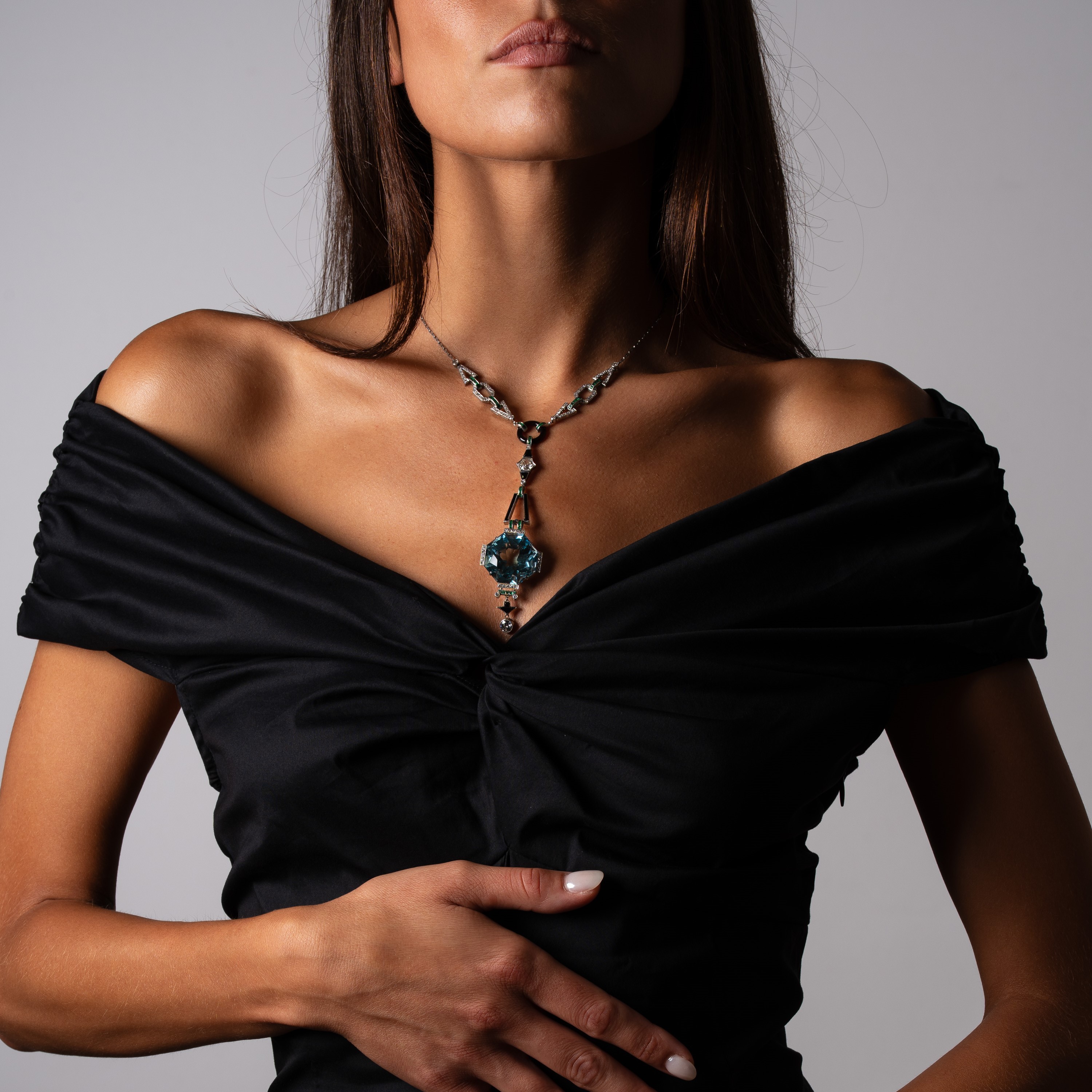 COLLANA IN DIAMANTI, SMERALDI, ONICE E ACQUAMARINA