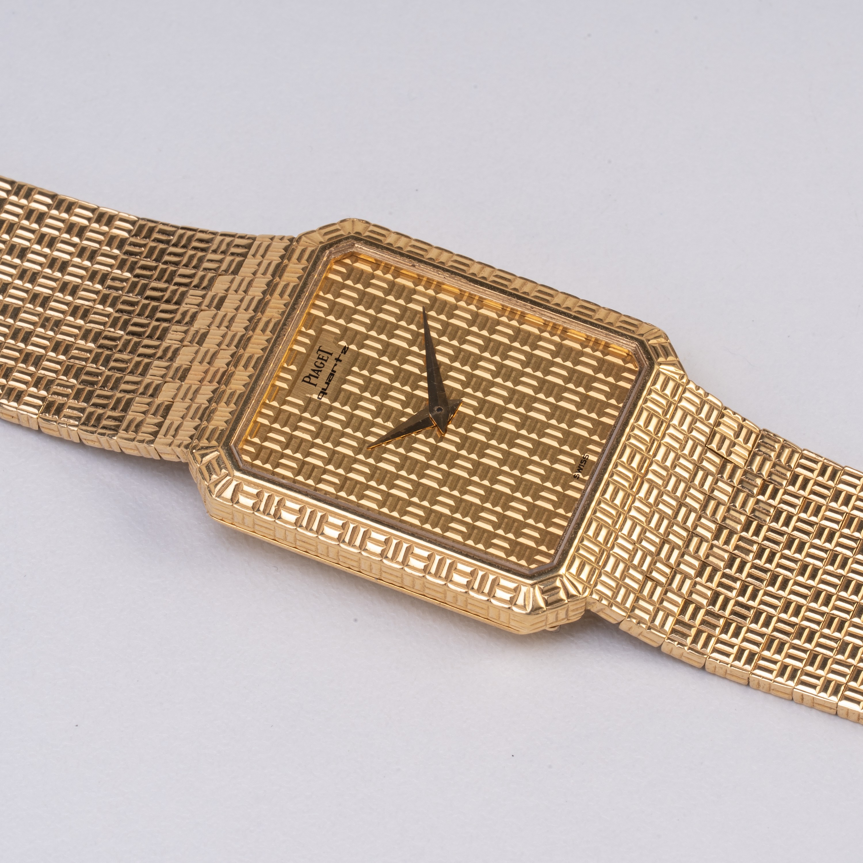 PIAGET OROLOGIO SOLO TEMPO AL QUARZO IN ORO GIALLO 18KT CON BRACCIALE INTEGRATO IN ORO GIALLO 18K...