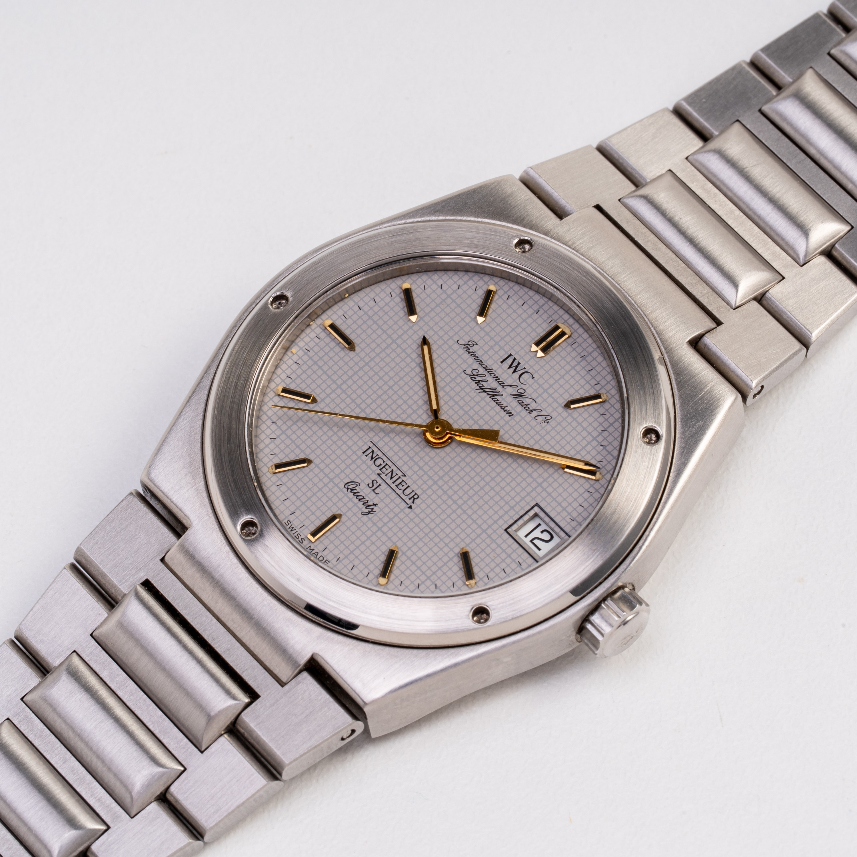 IWC - INGENIEUR OROLOGIO SOLO TEMPO IN ACCIAIO AL QUARZO CON QUADRANTE GRIGIO E DATARIO AD ORE TR...