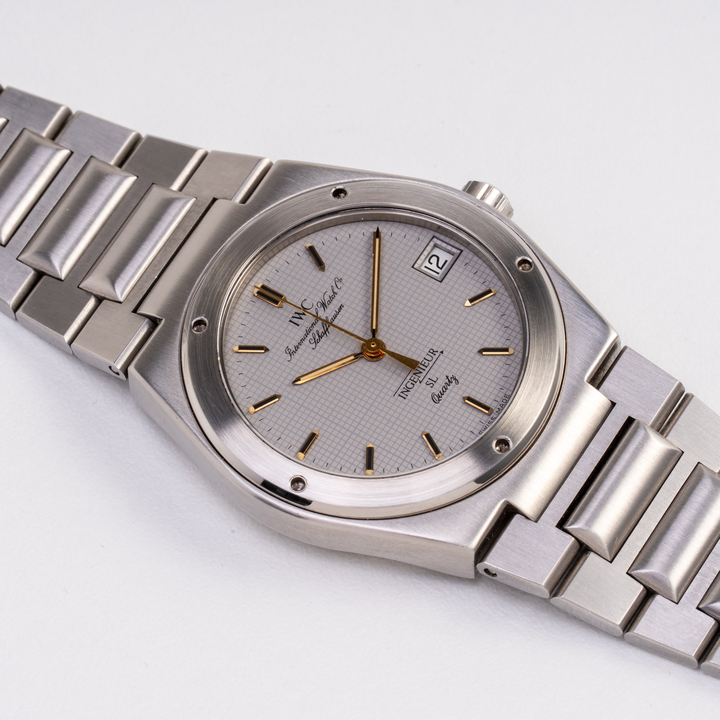 IWC - INGENIEUR OROLOGIO SOLO TEMPO IN ACCIAIO AL QUARZO CON QUADRANTE GRIGIO E DATARIO AD ORE TR...