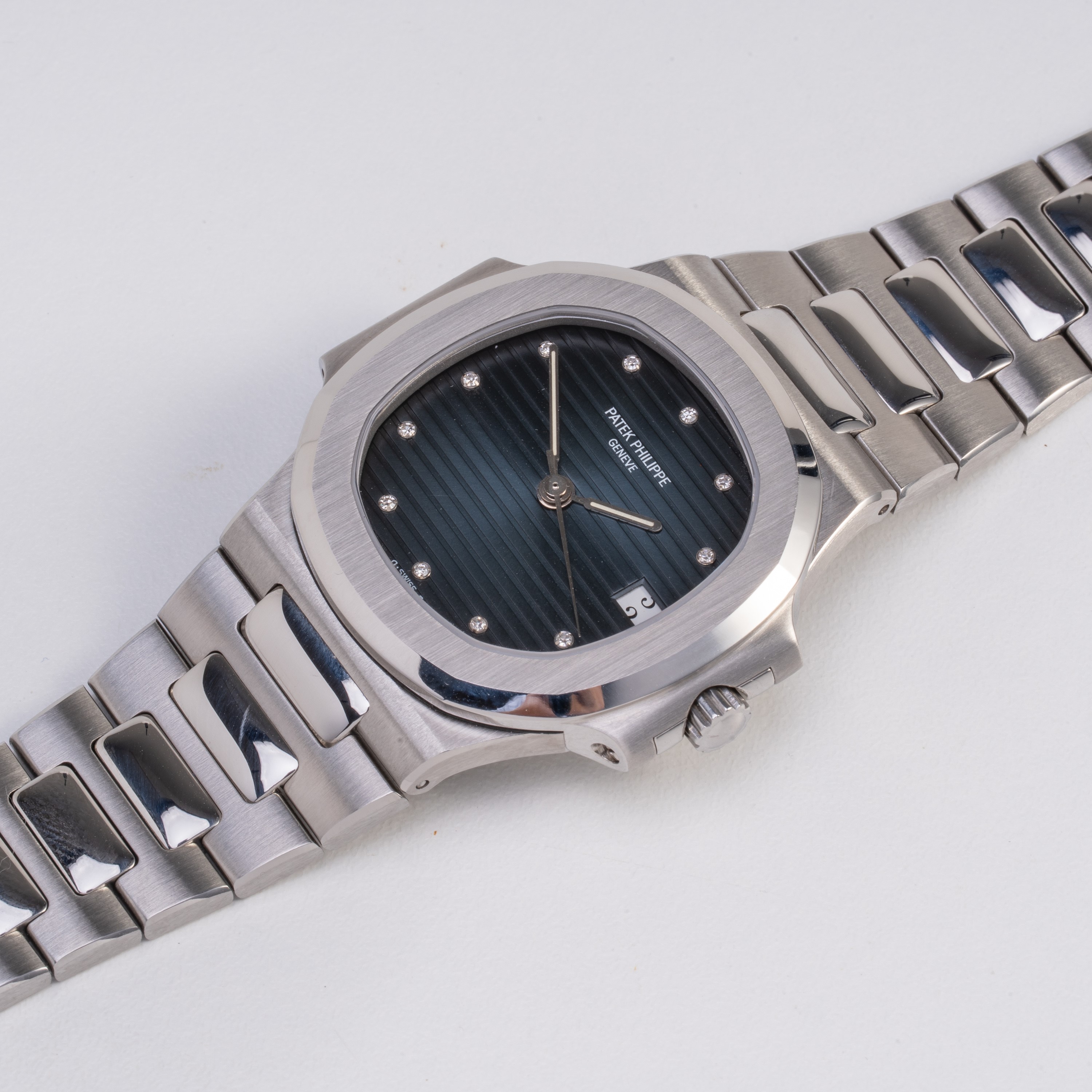 PATEK PHILIPPE - NAUTILUS OROLOGIO SOLO TEMPO A CARICA AUTOMATICA IN ACCIAIO CON QUADRANTE BLU SI...