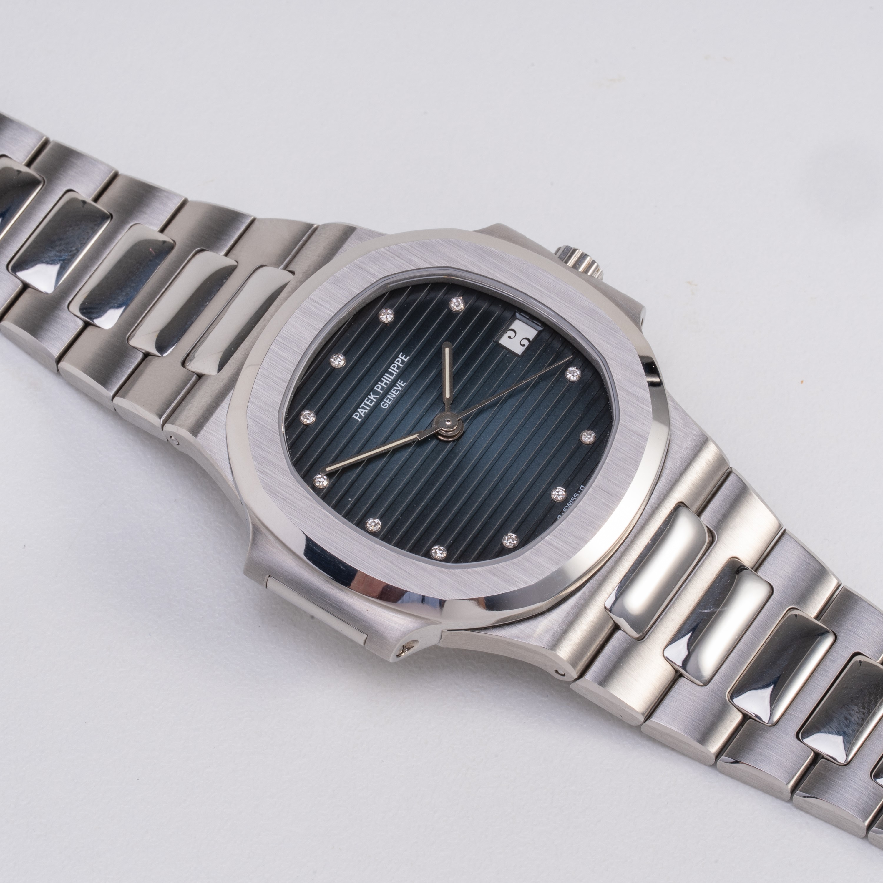 PATEK PHILIPPE - NAUTILUS OROLOGIO SOLO TEMPO A CARICA AUTOMATICA IN ACCIAIO CON QUADRANTE BLU SI...
