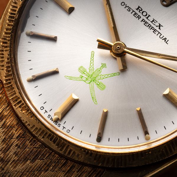 ROLEX - ROLEX - OYSTER PERPETUAL 18KT YELLOW GOLD SELF-WINDING TIME-ONLY WATCH WITH 18KT YELLOW GOLD ROLEX BRACELET, ENGRAVED BEZEL AND DIAL WITH GREEN KHANJAR SWORDS