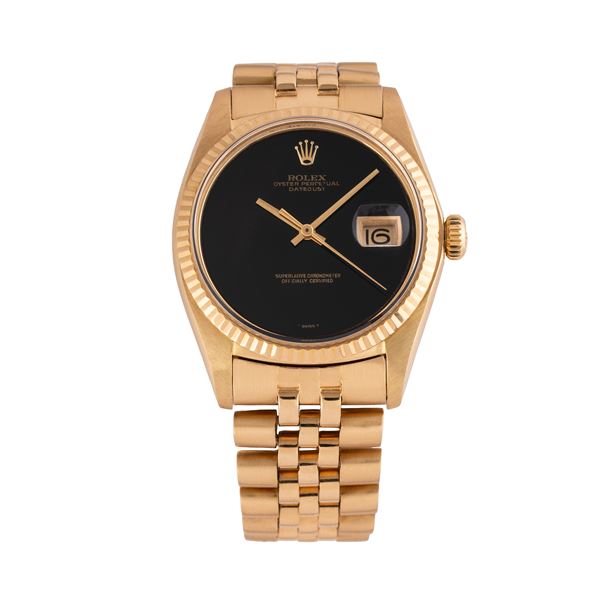 ROLEX - ROLEX - DATEJUST 18KT YELLOW GOLD SELF-WINDING TIME-ONLY WATCH WITH 18KT YELLOW GOLD JUBILEE BRACELET AND ONYX DIAL WITH DATE WINDOW AT THREE O'CLOCK.