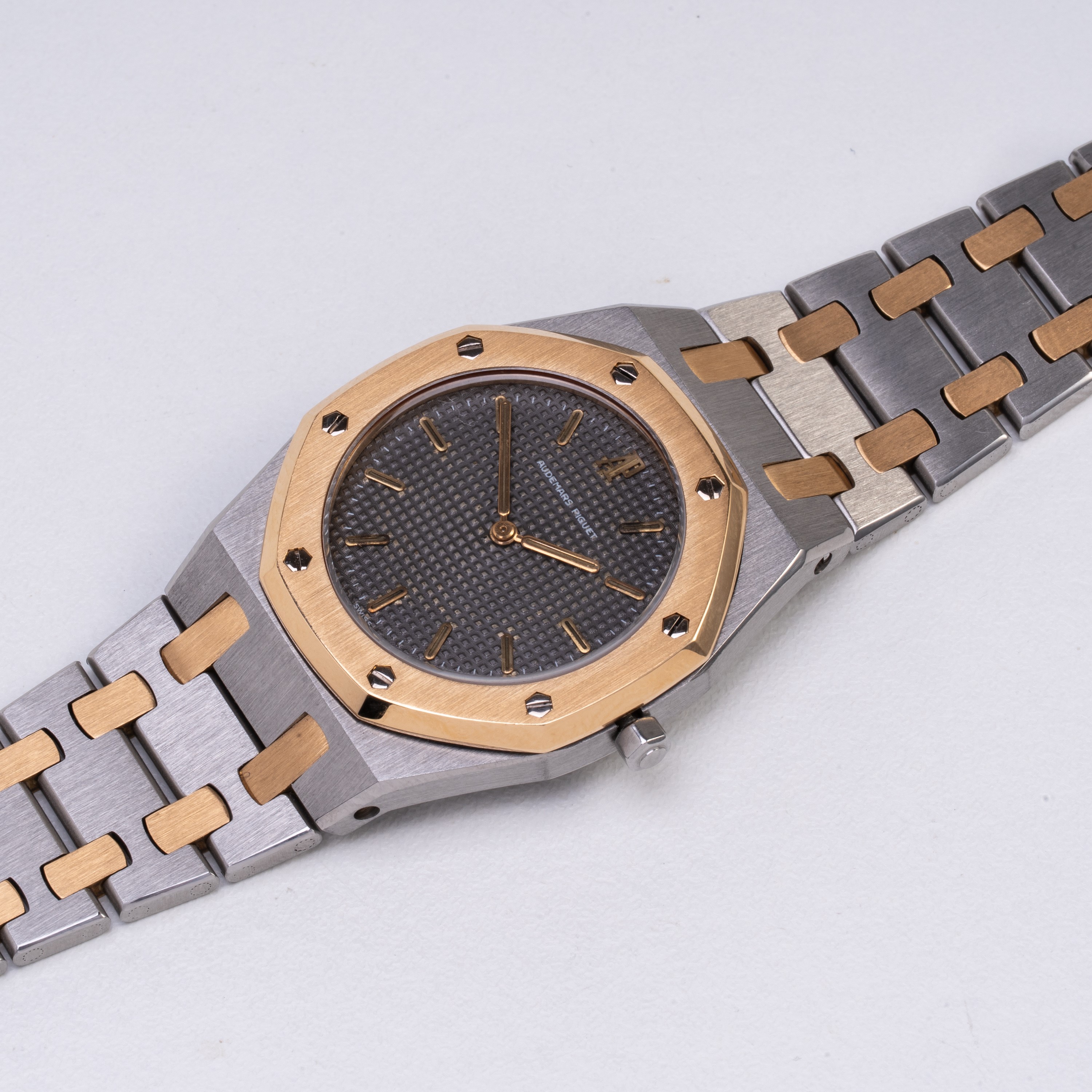 AUDEMARS PIGUET - ROYAL OAK OROLOGIO SOLO TEMPO AL QUARZO IN ACCIAIO E ORO GIALLO 18KT CON QUADRA...