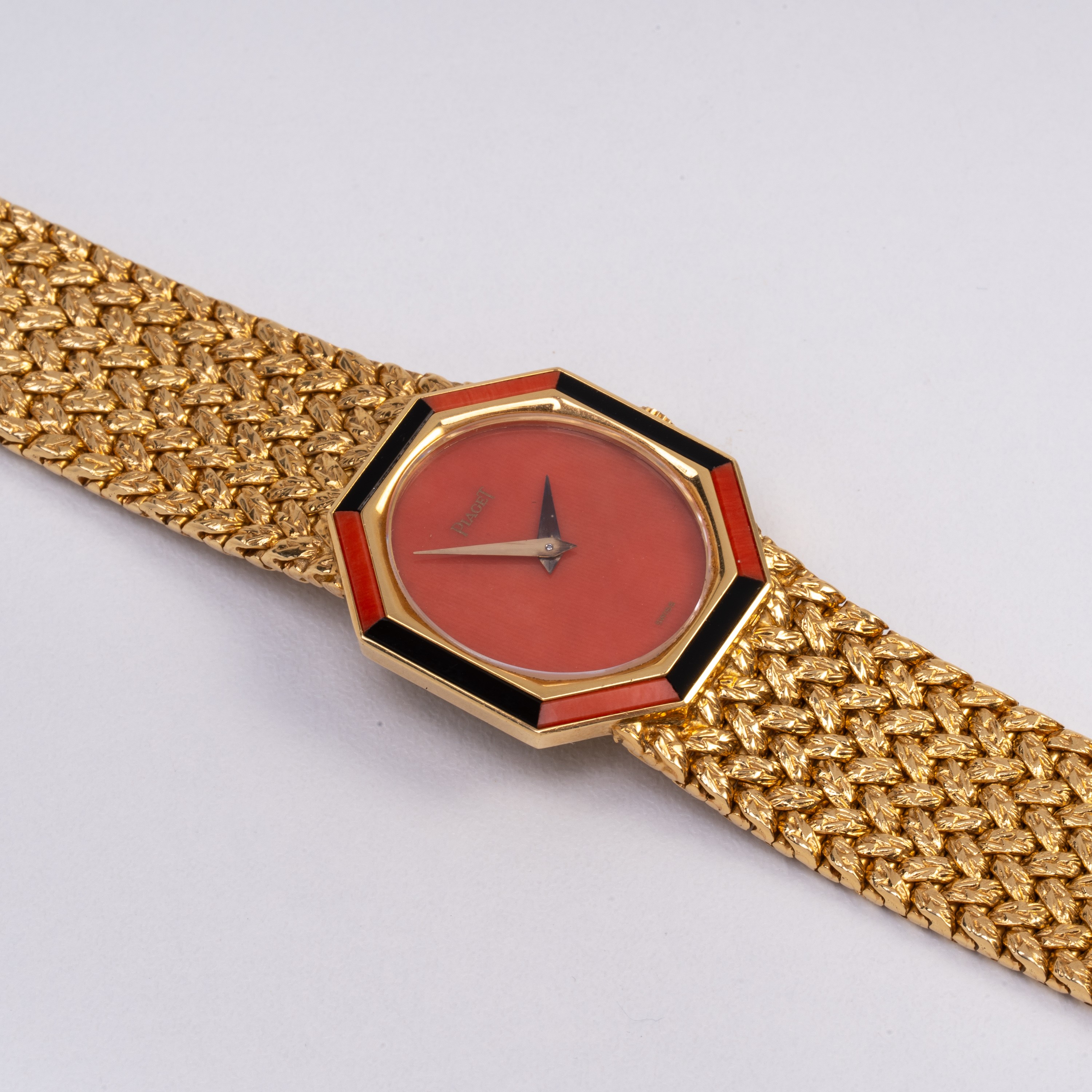 PIAGET OROLOGIO SOLO TEMPO A CARICA MANUALE IN ORO GIALLO 18KT, CON QUADRANTE IN CORALLO E BRACCI...
