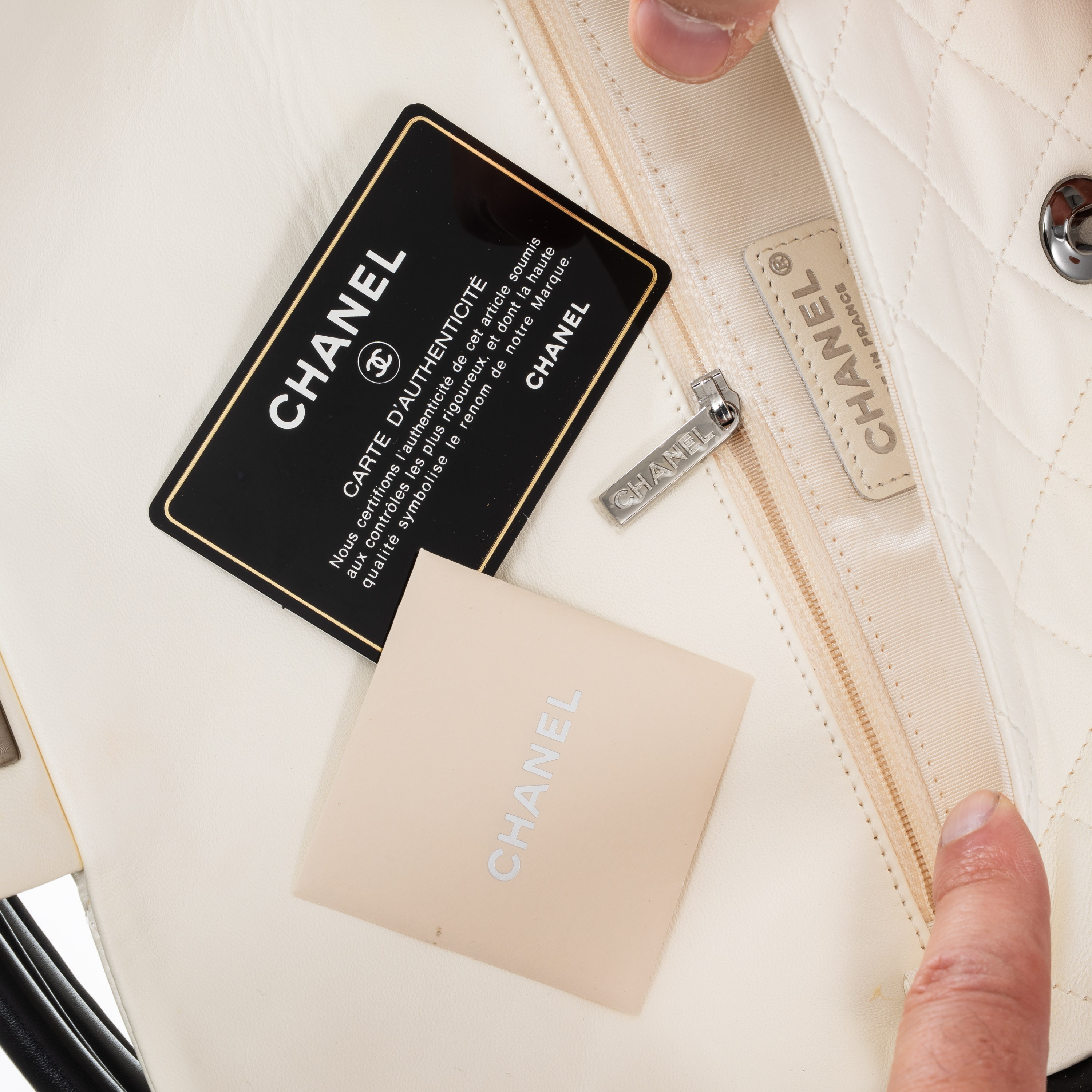 CHANEL HULA HOOP BAG SMALL BIANCA E NERA