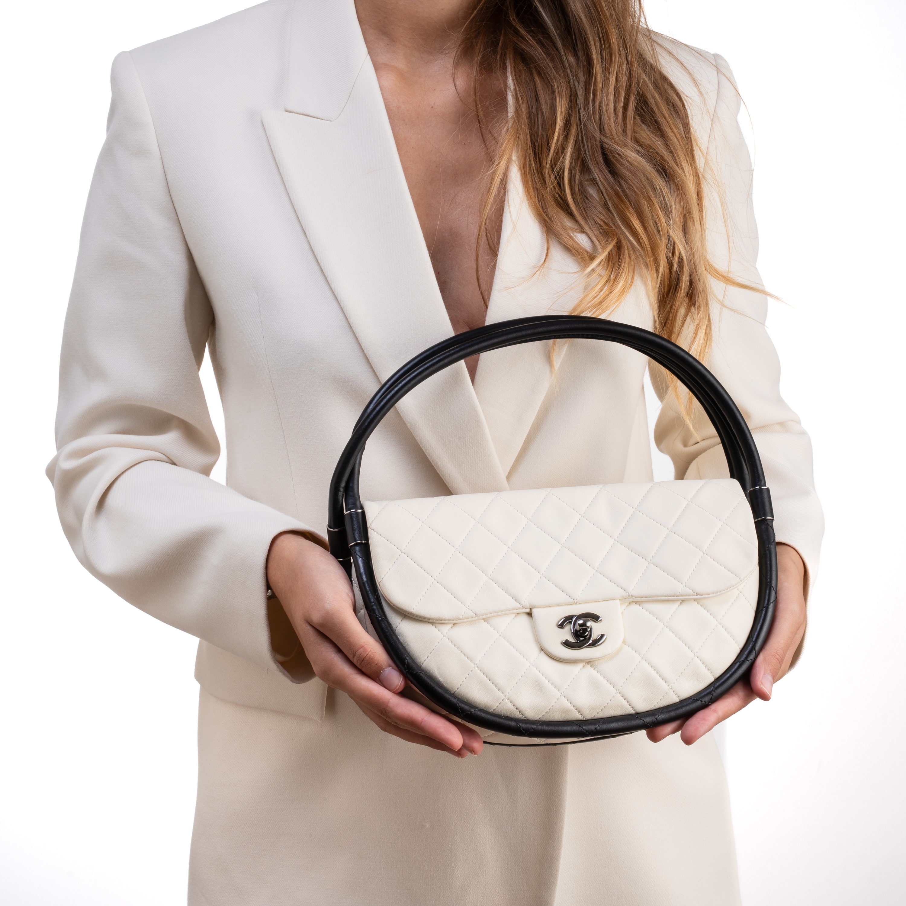 CHANEL HULA HOOP BAG SMALL BIANCA E NERA